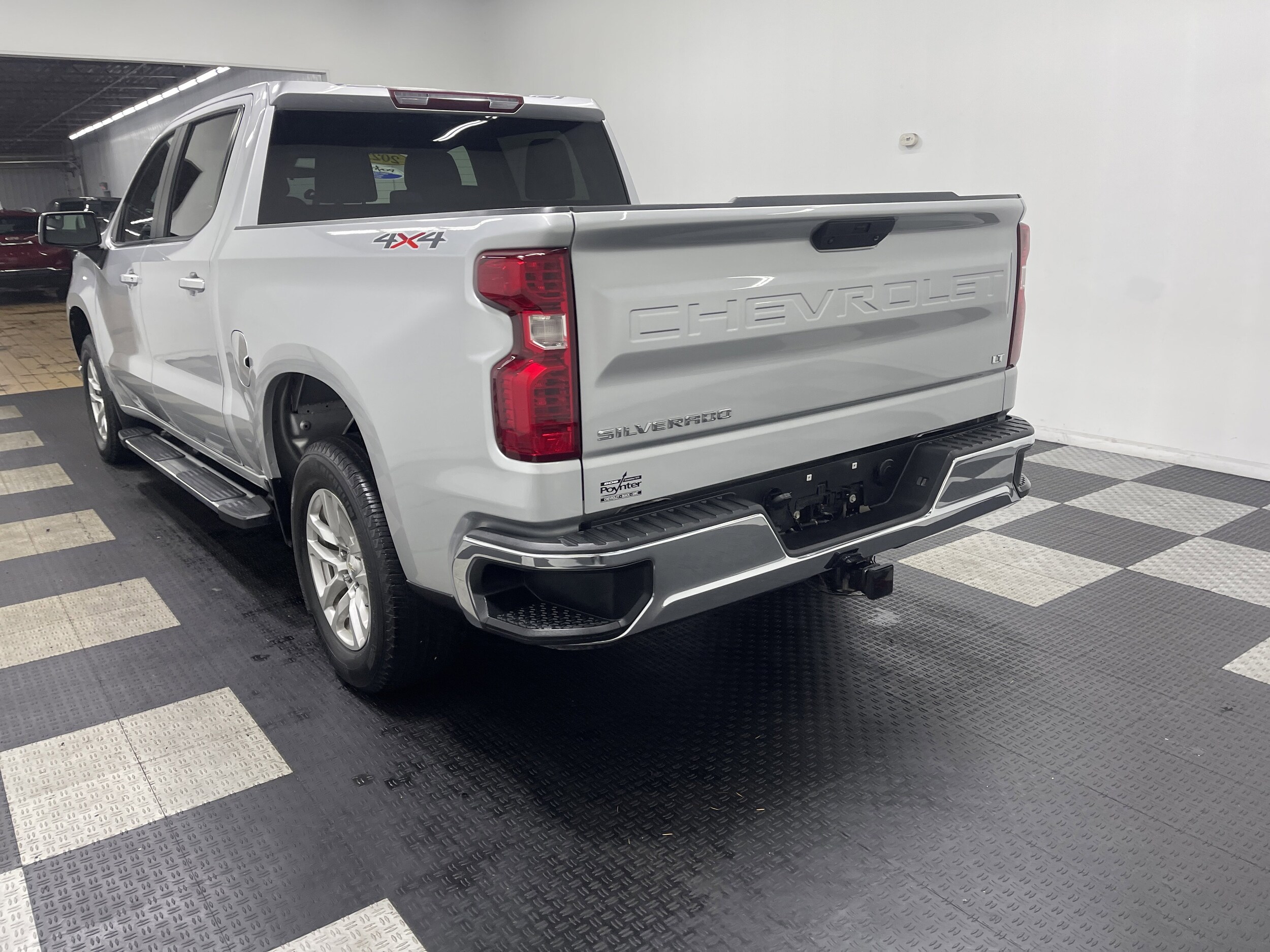 2022 Chevrolet Silverado 1500 LT photo 2