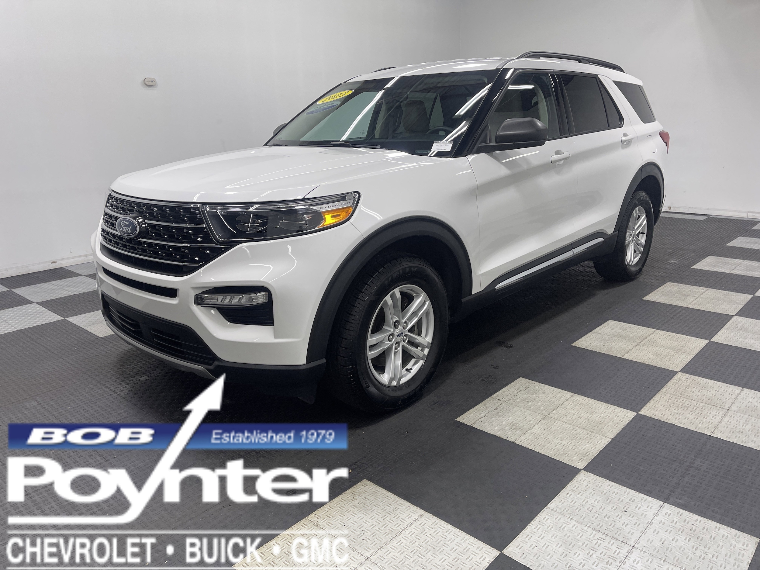2023 Ford Explorer XLT's photo
