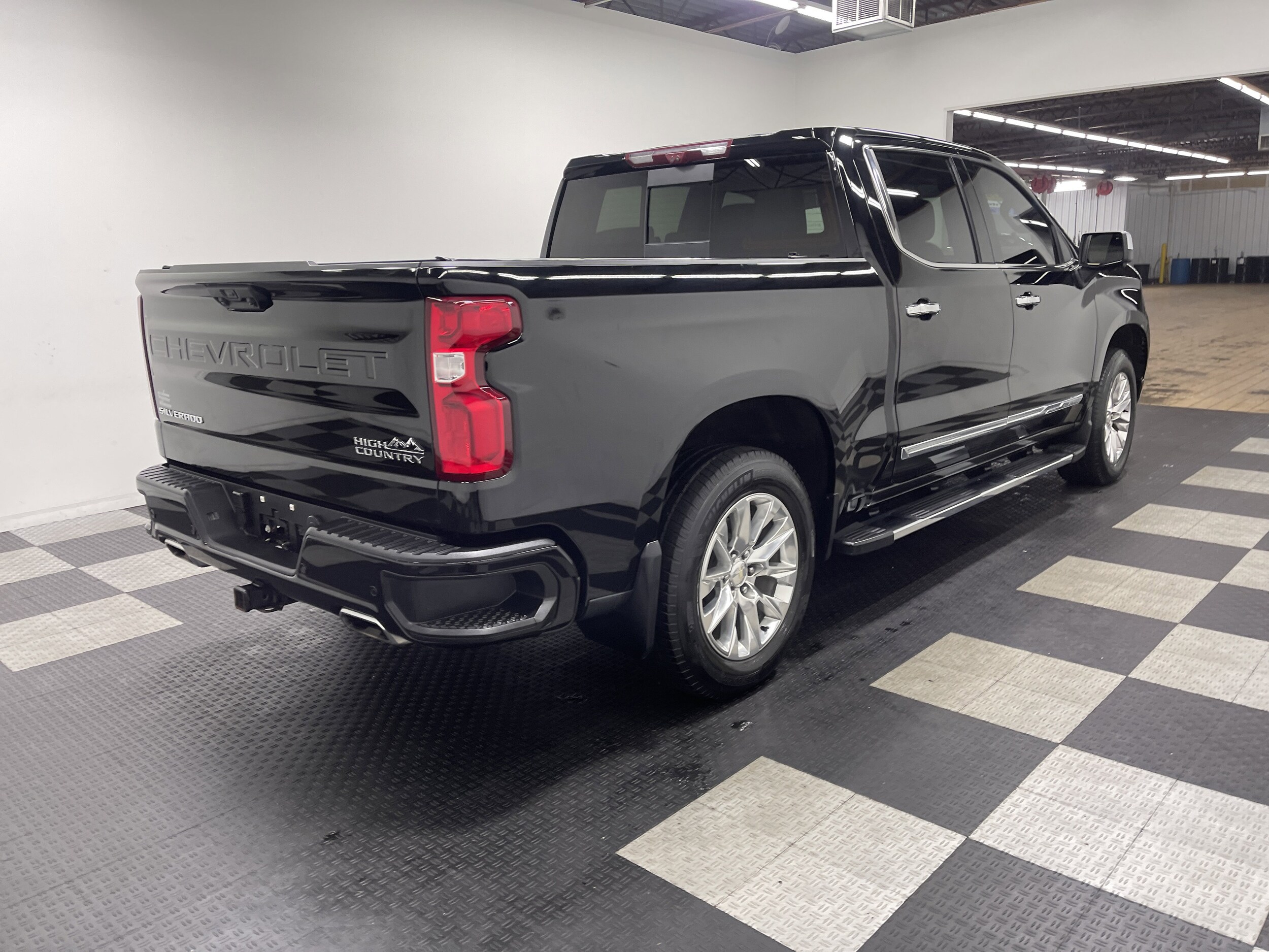 2023 Chevrolet Silverado 1500 High Country photo 4