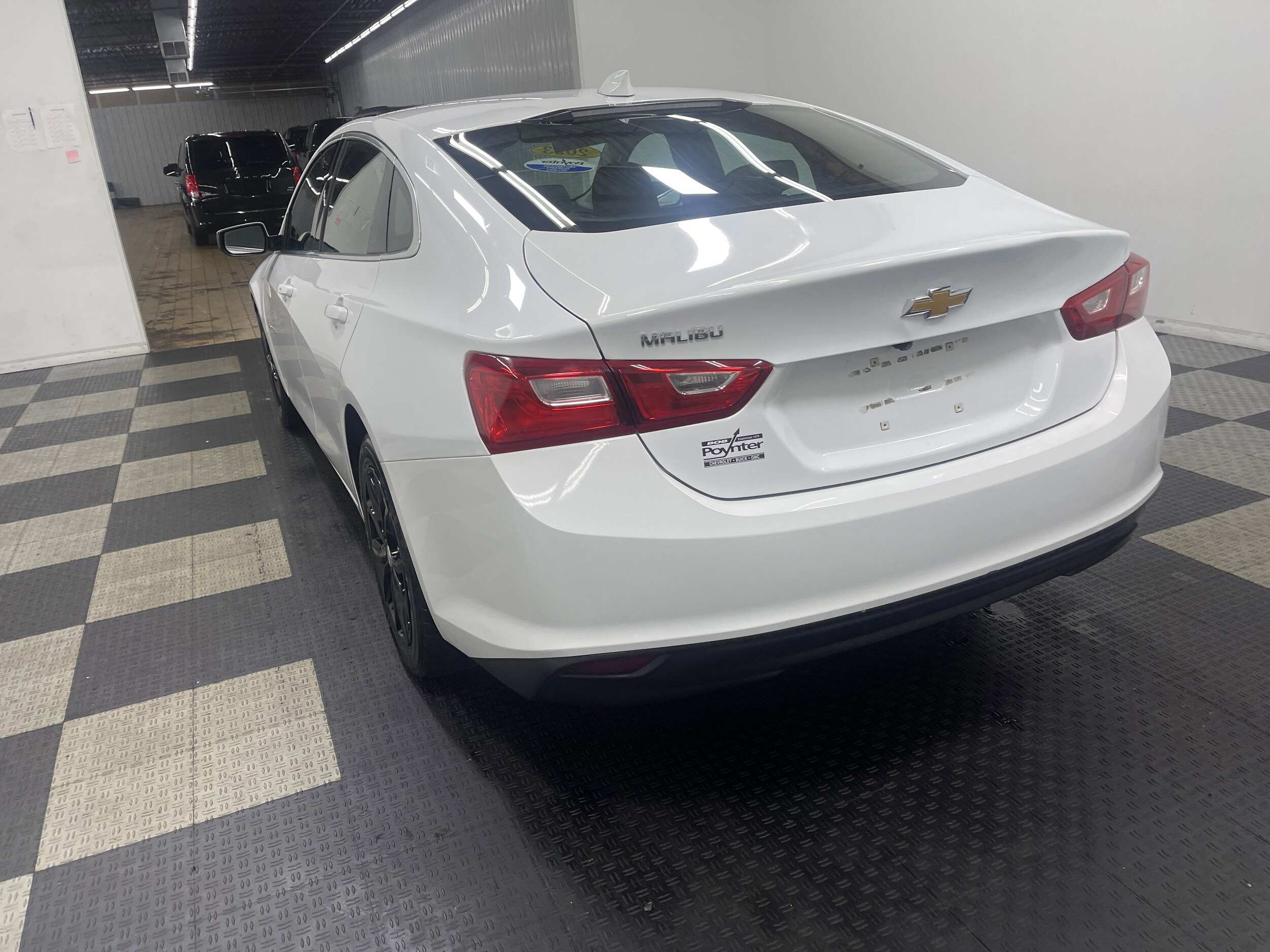2023 Chevrolet Malibu 1LT photo 2