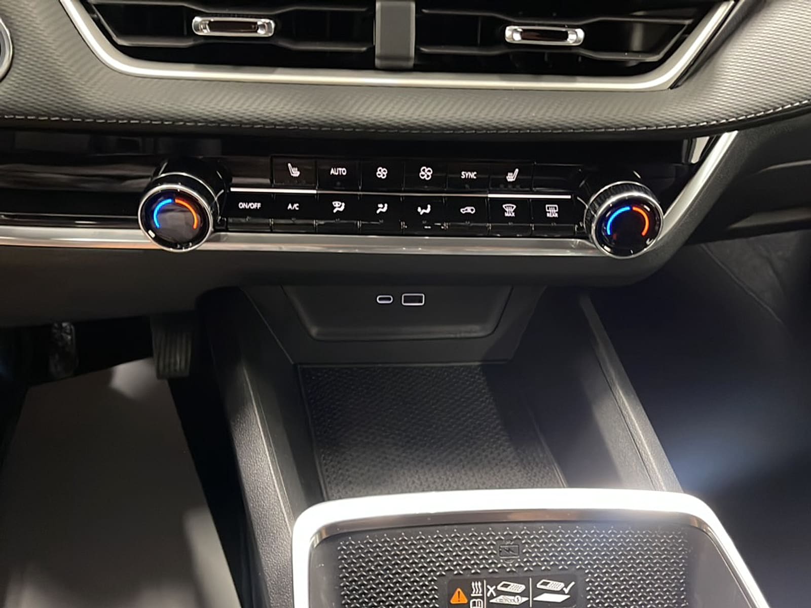 2027 Chevrolet Equinox LT - Photo 11