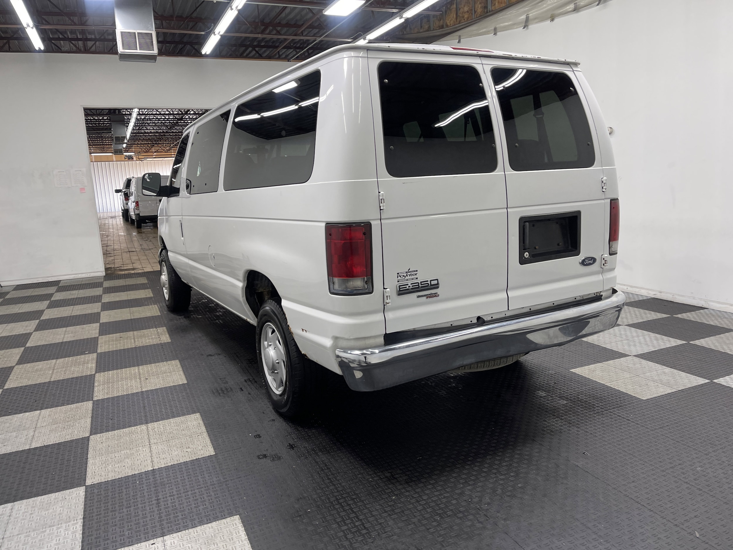 Used 2007 Ford Econoline Wagon XL with VIN 1FBNE31L47DA93081 for sale in Seymour, IN