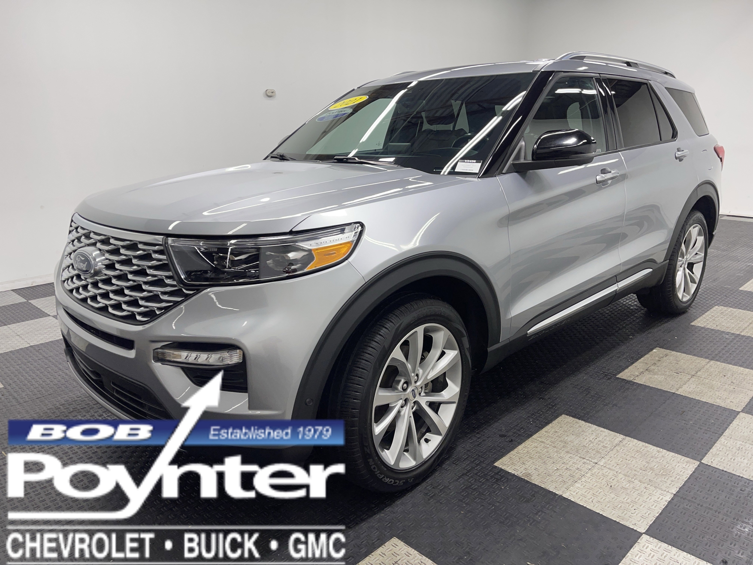 2021 Ford Explorer Platinum's photo