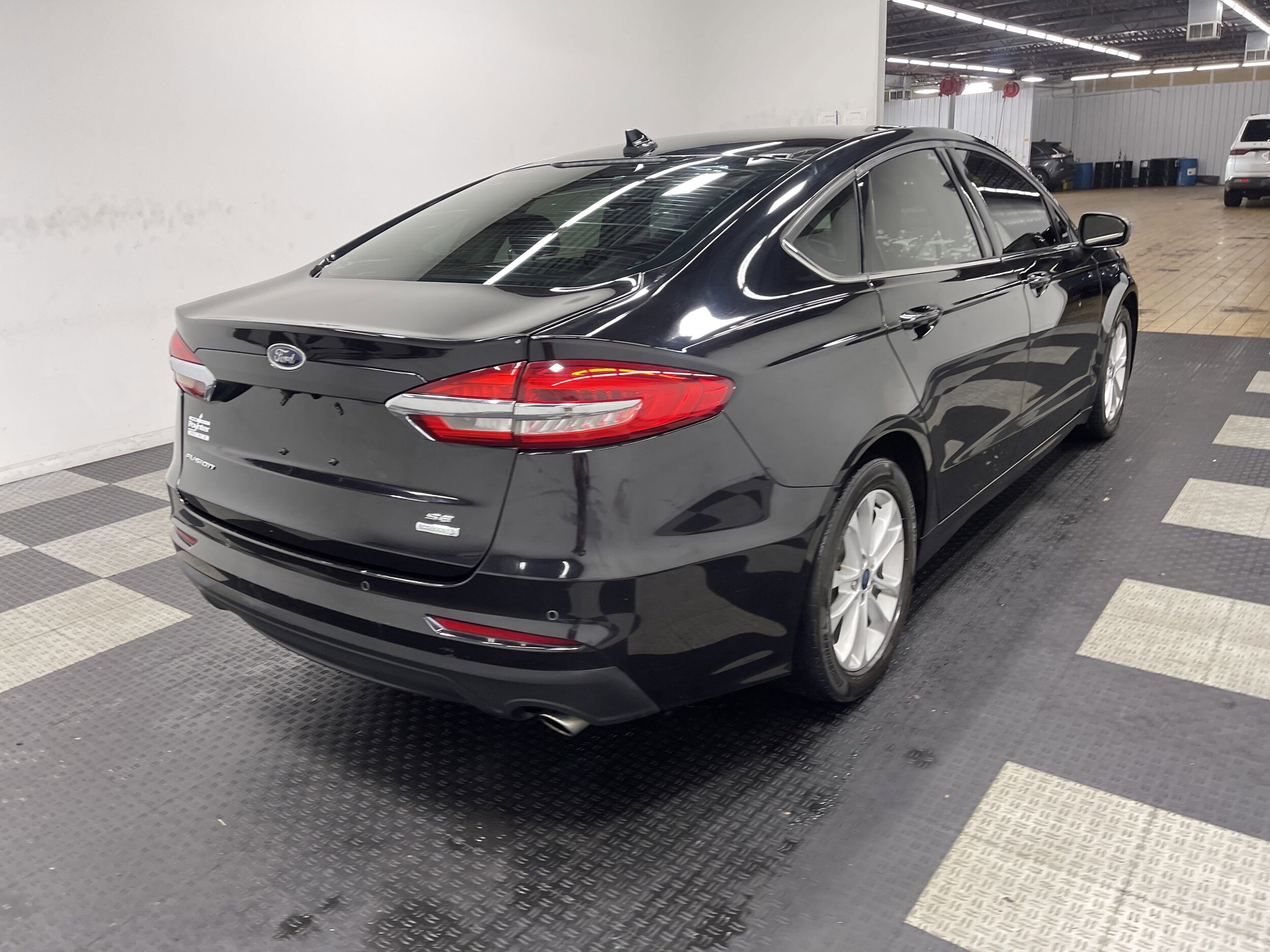 2020 Ford Fusion SE photo 4