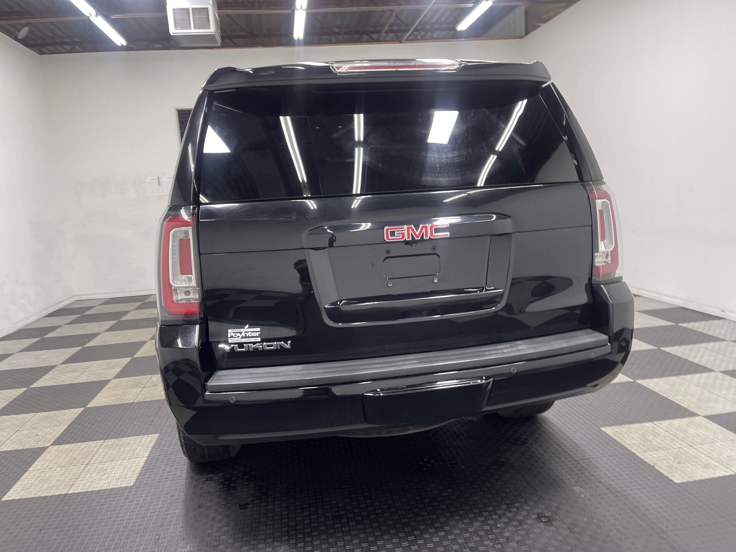 2017 Gmc Yukon SLT photo 3