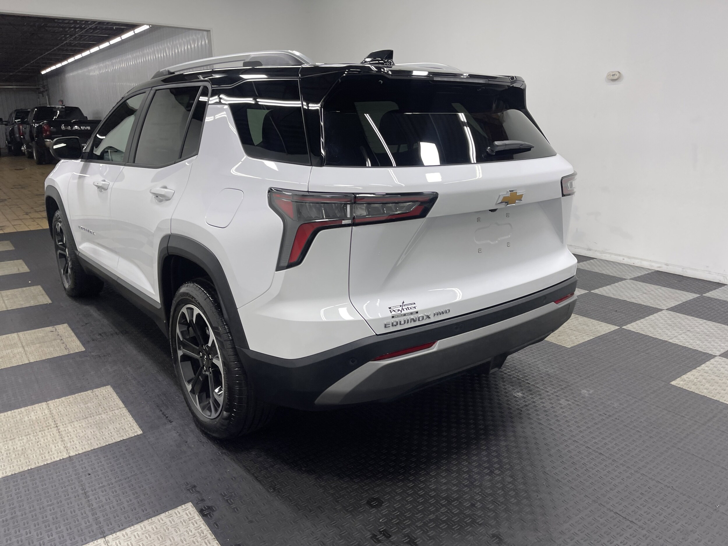 2026 Chevrolet Equinox LT photo 2