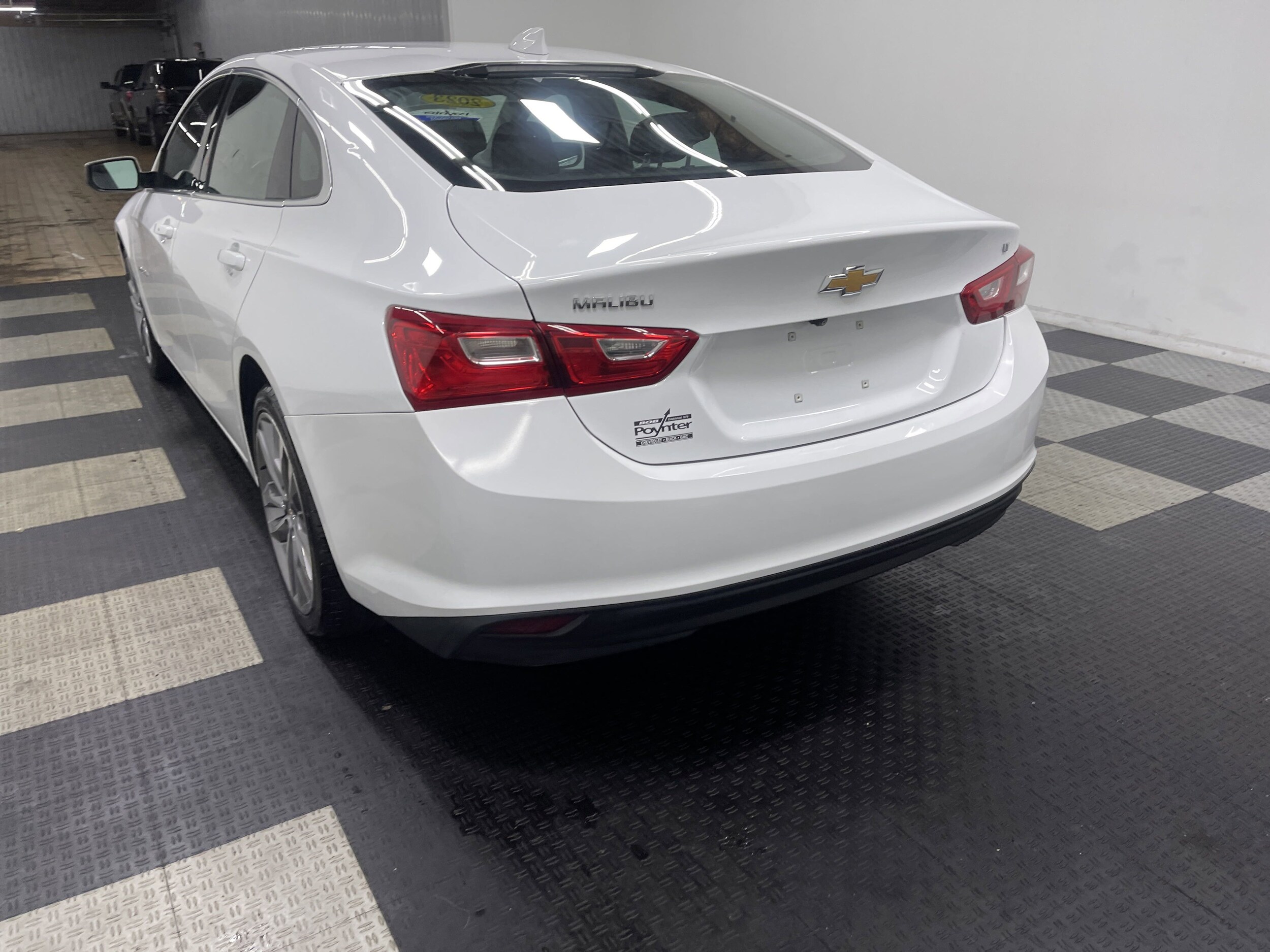 2023 Chevrolet Malibu 1LT photo 2