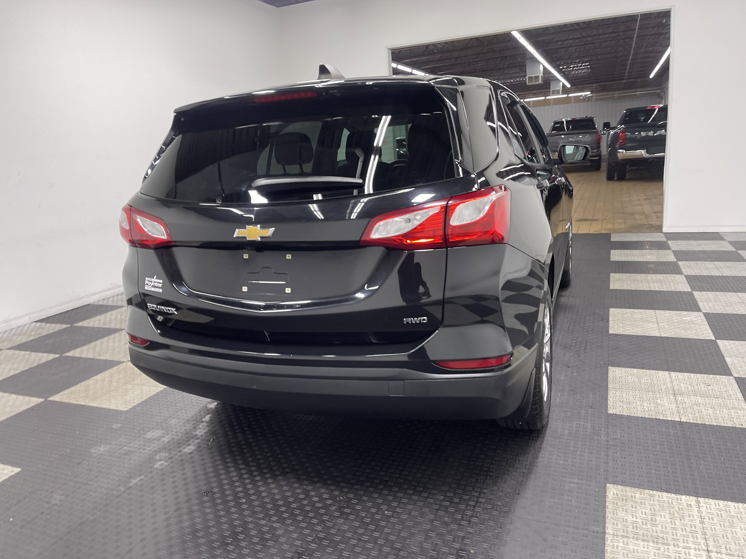 2020 Chevrolet Equinox LS photo 2