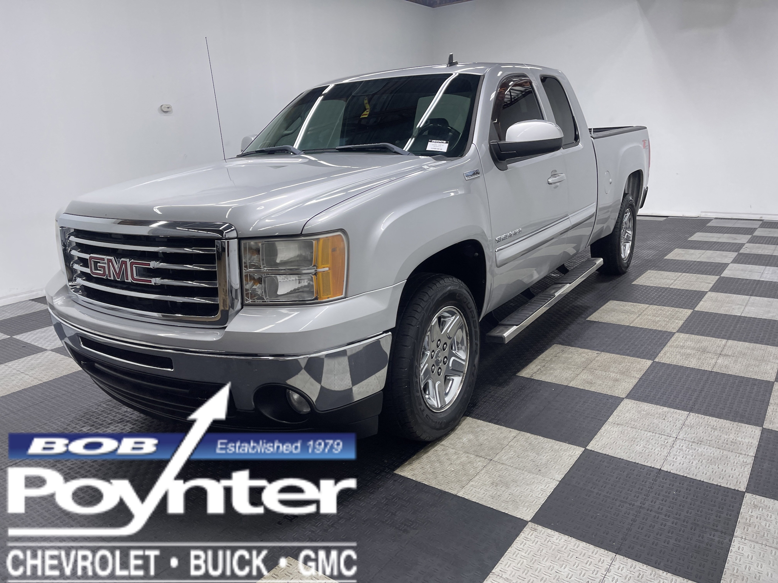 2011 GMC Sierra 4WD Extended Cab SLE MWB's photo