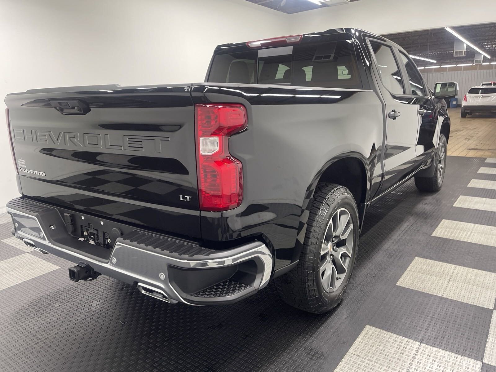 2025 Chevrolet Silverado 1500 LT photo 2