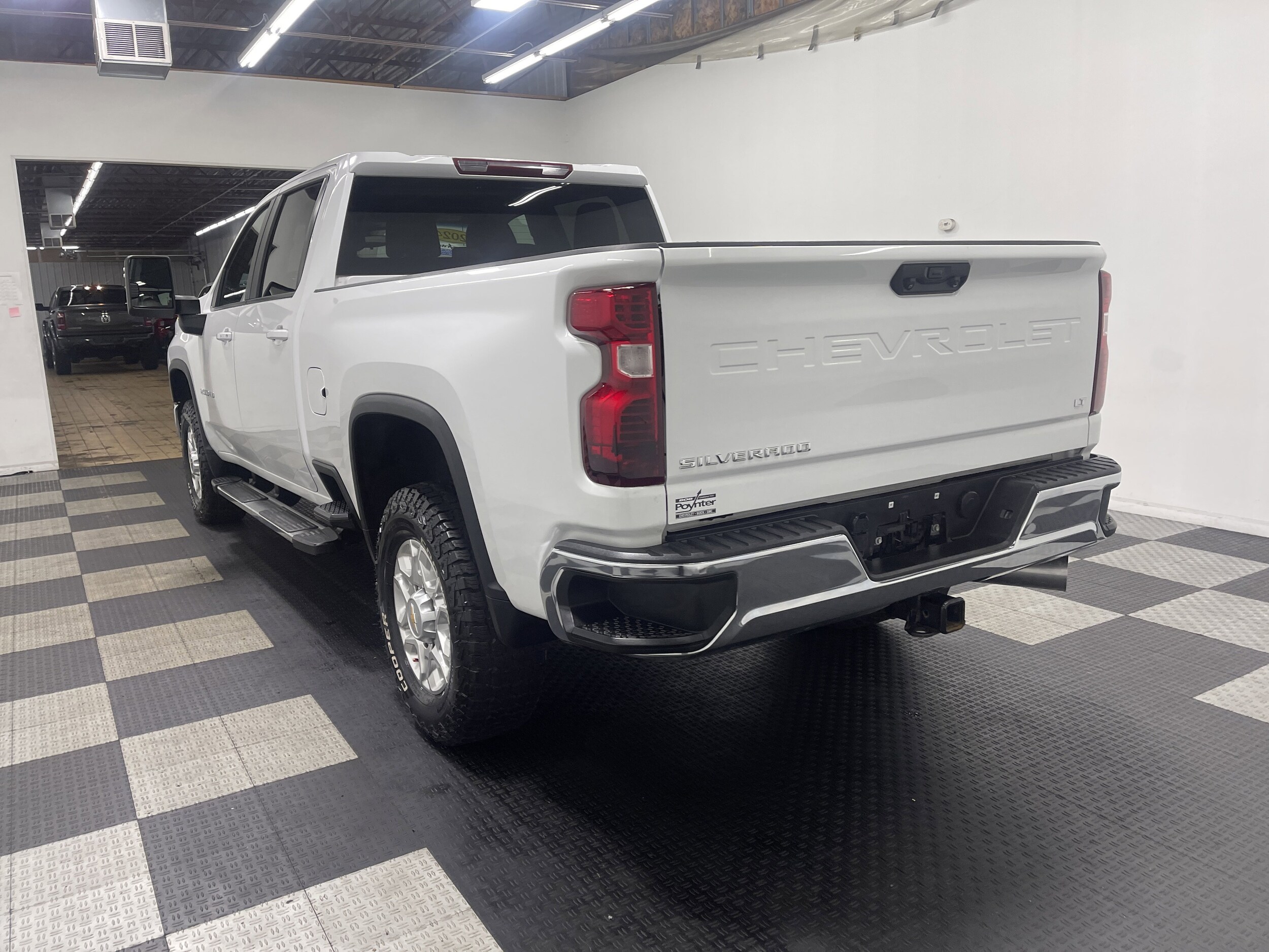 2024 Chevrolet Silverado 2500HD LT photo 2