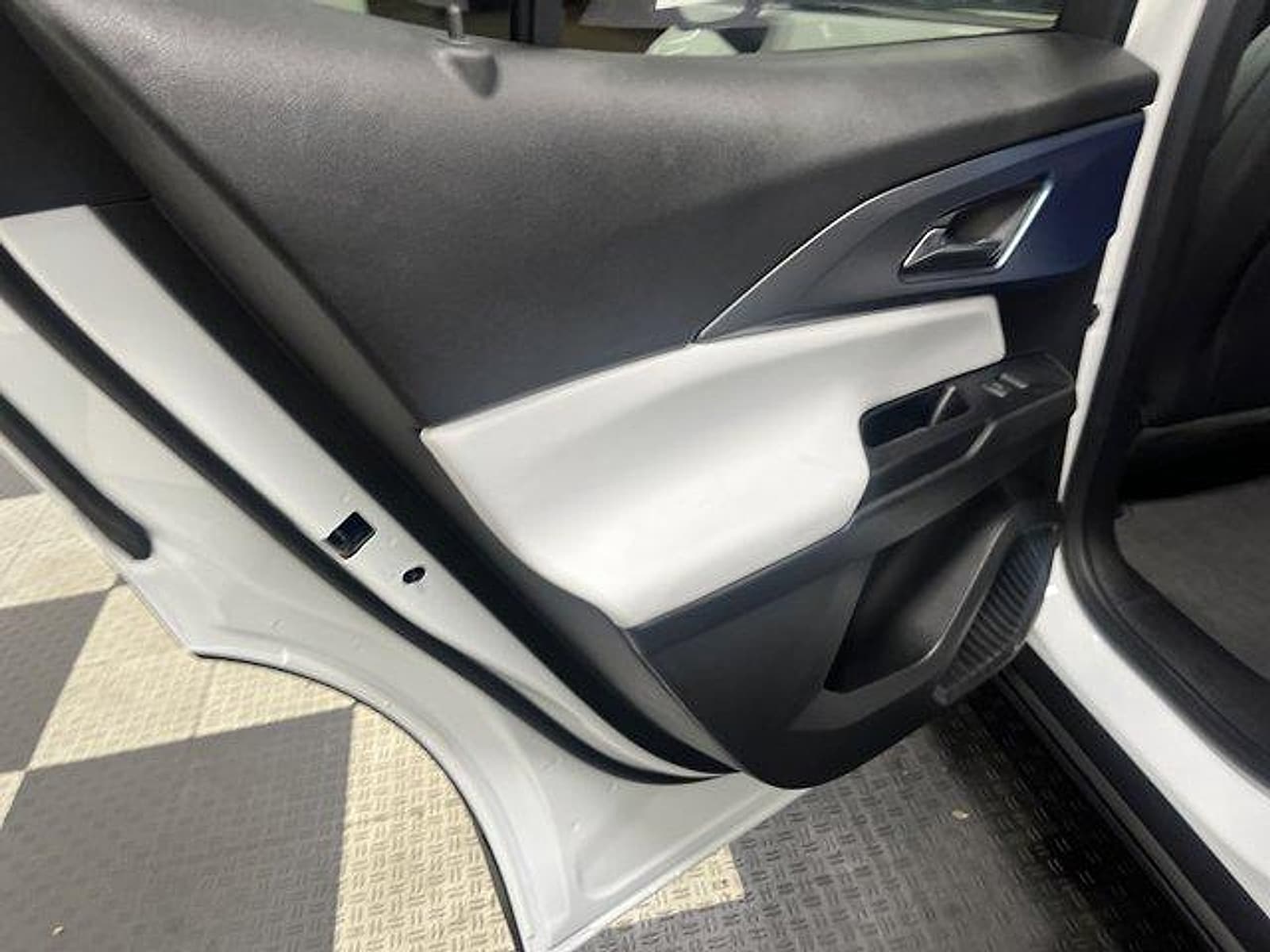 2026 Chevrolet Equinox EV 2LT - Photo 11