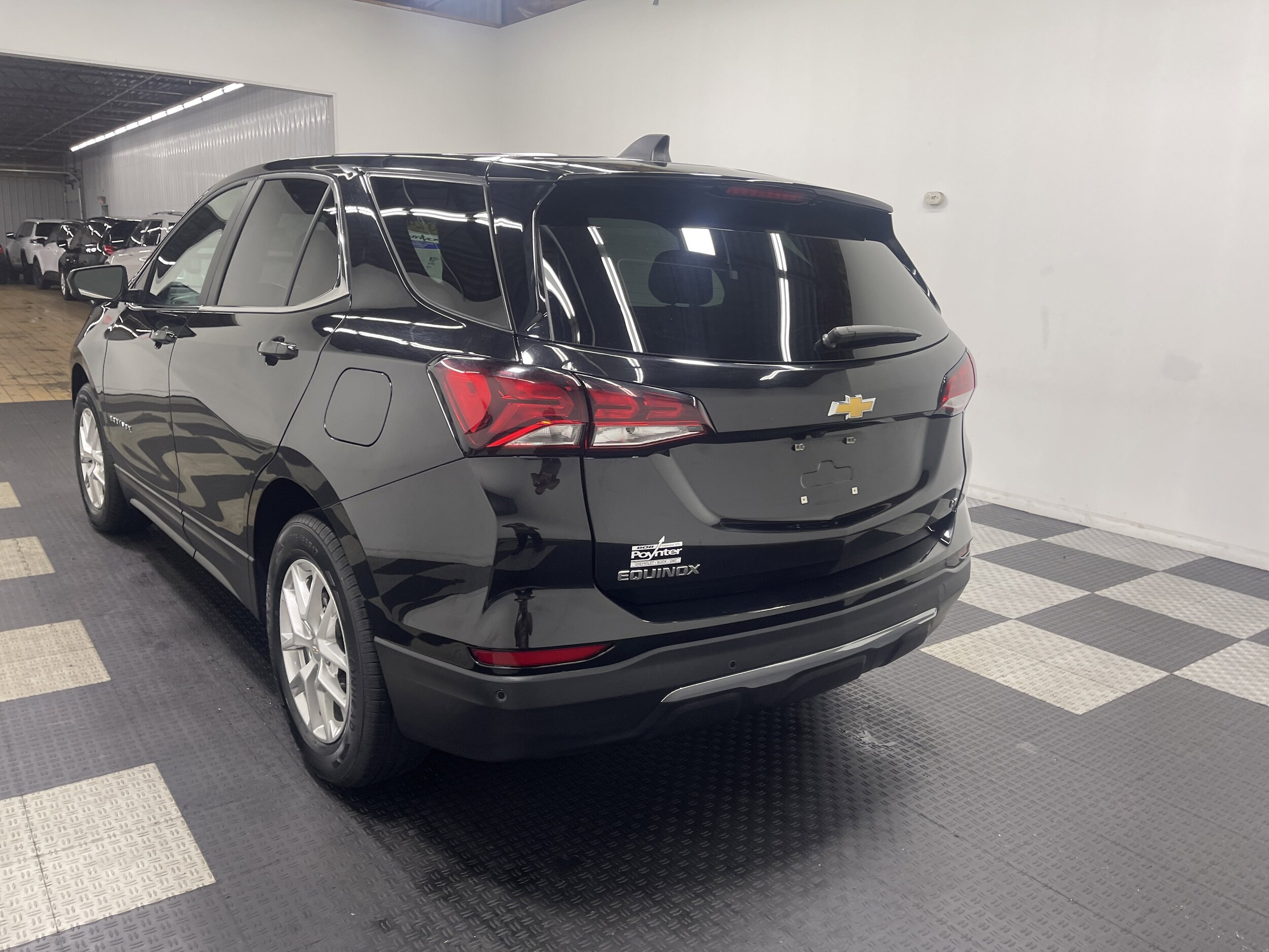 2024 Chevrolet Equinox LT photo 2