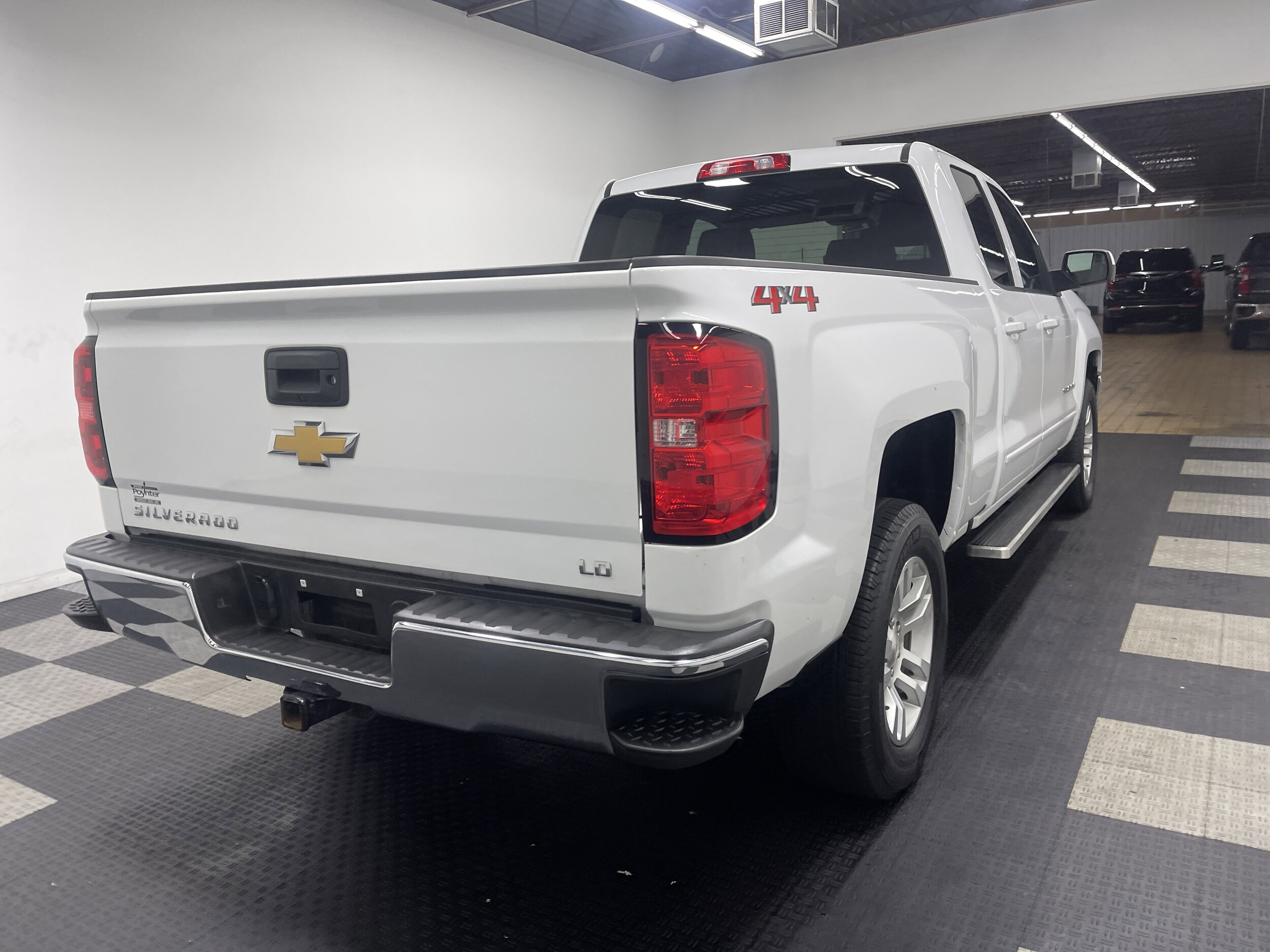 2019 Chevrolet Silverado LT photo 4