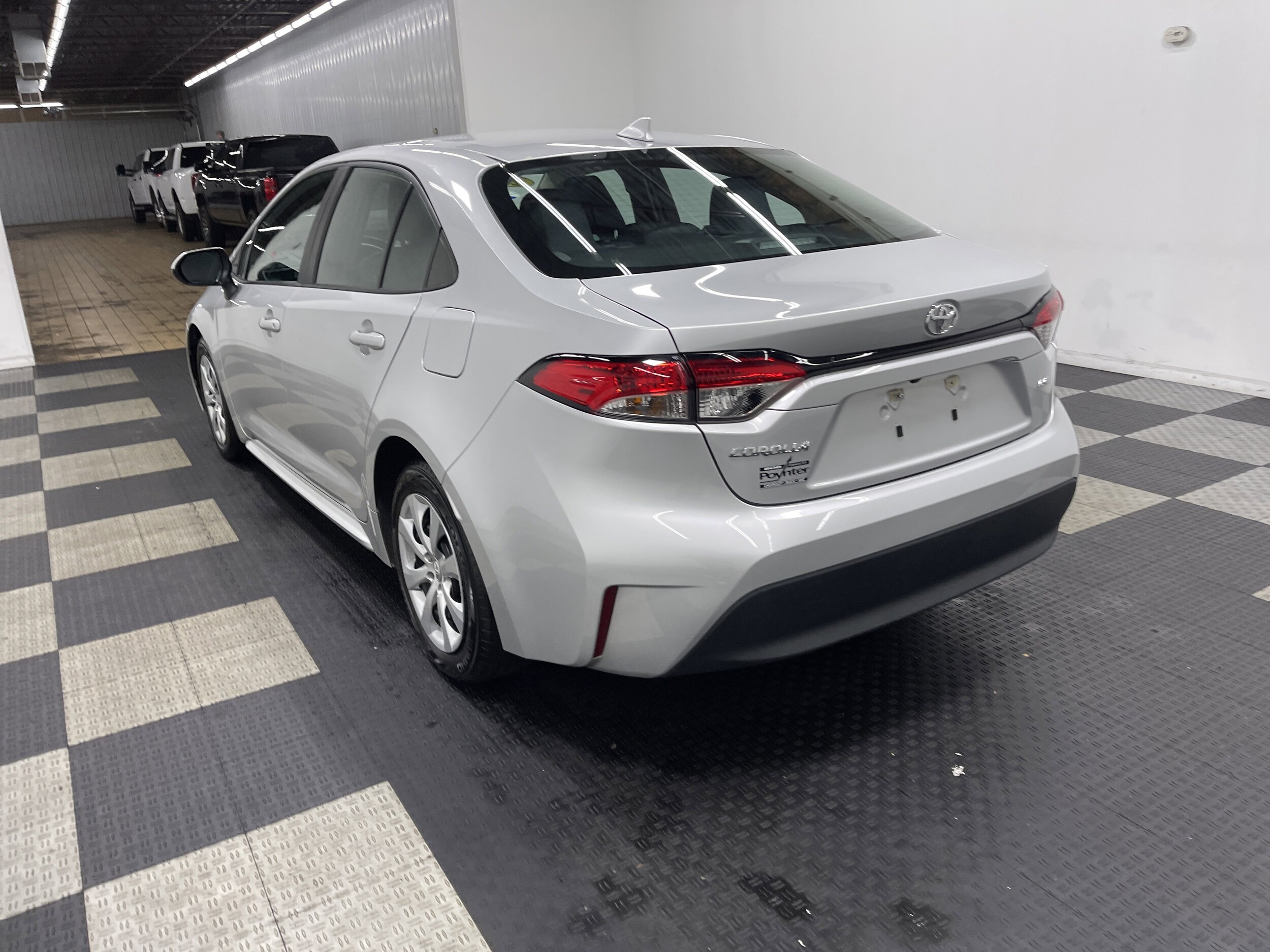 2023 Toyota Corolla LE photo 2