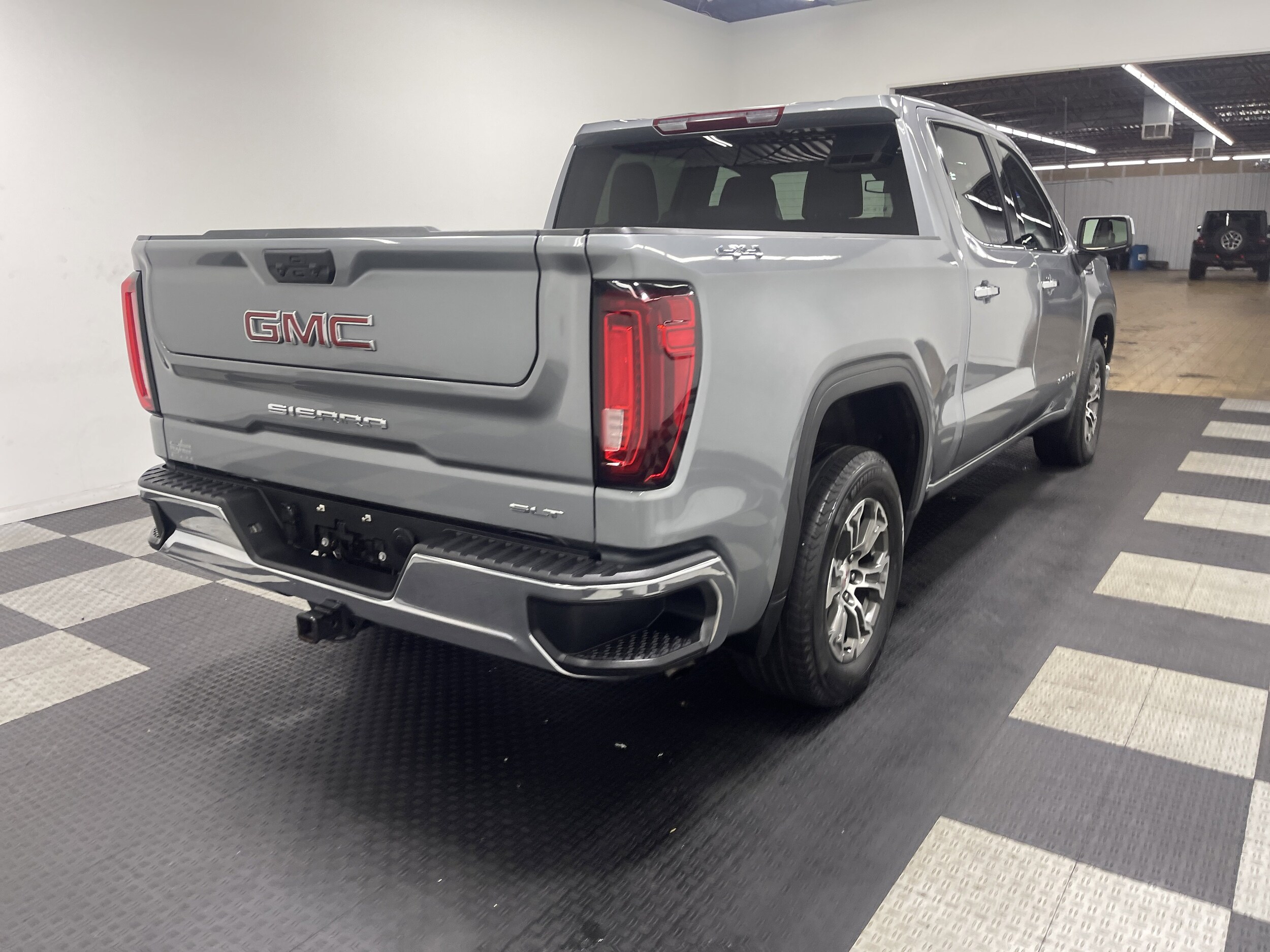 2024 Gmc Sierra 1500 SLT photo 4