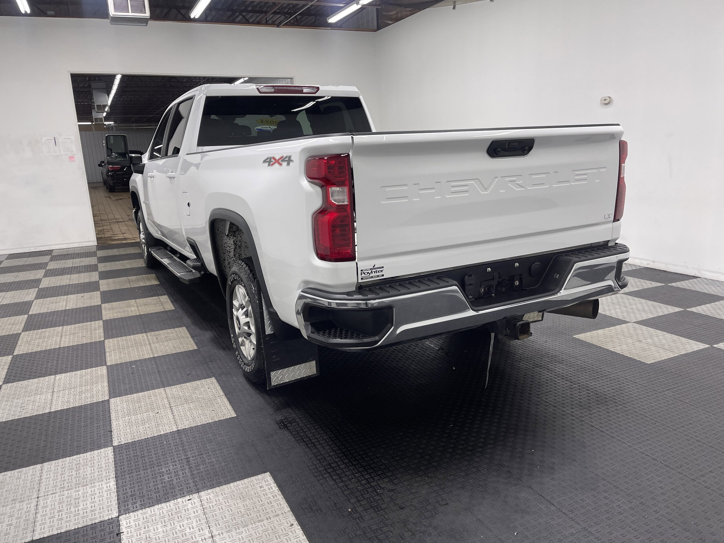 2024 Chevrolet Silverado 2500HD LT photo 2