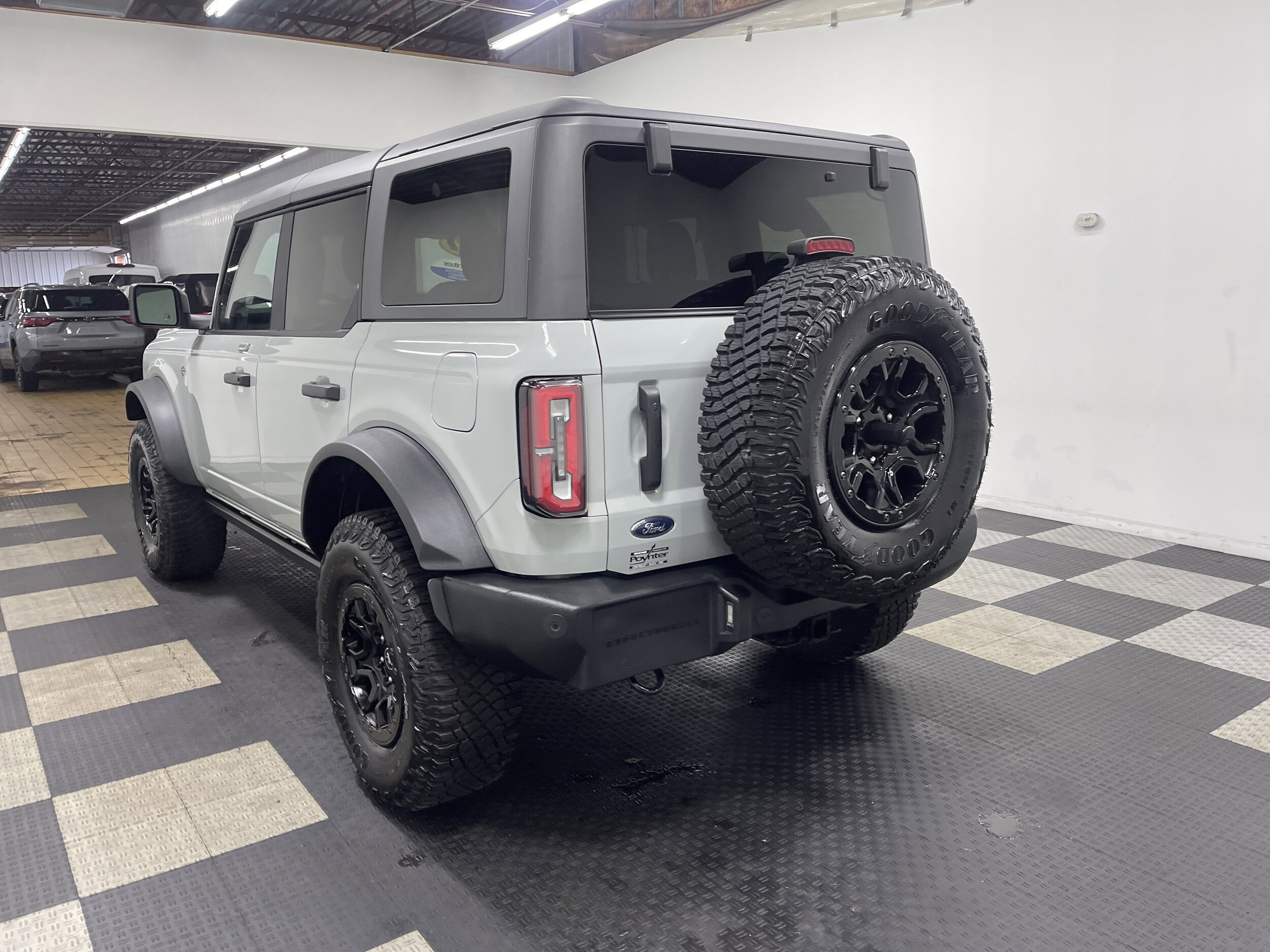 2022 Ford Bronco Base photo 2