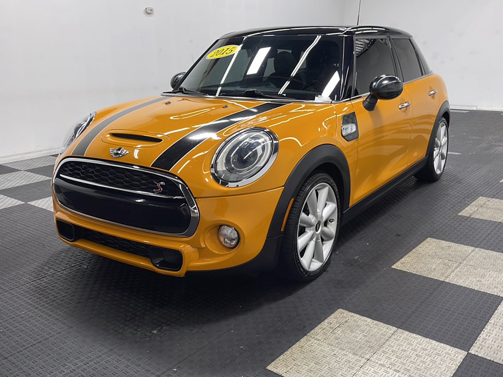 2015 MINI Cooper S 4 Door's photo