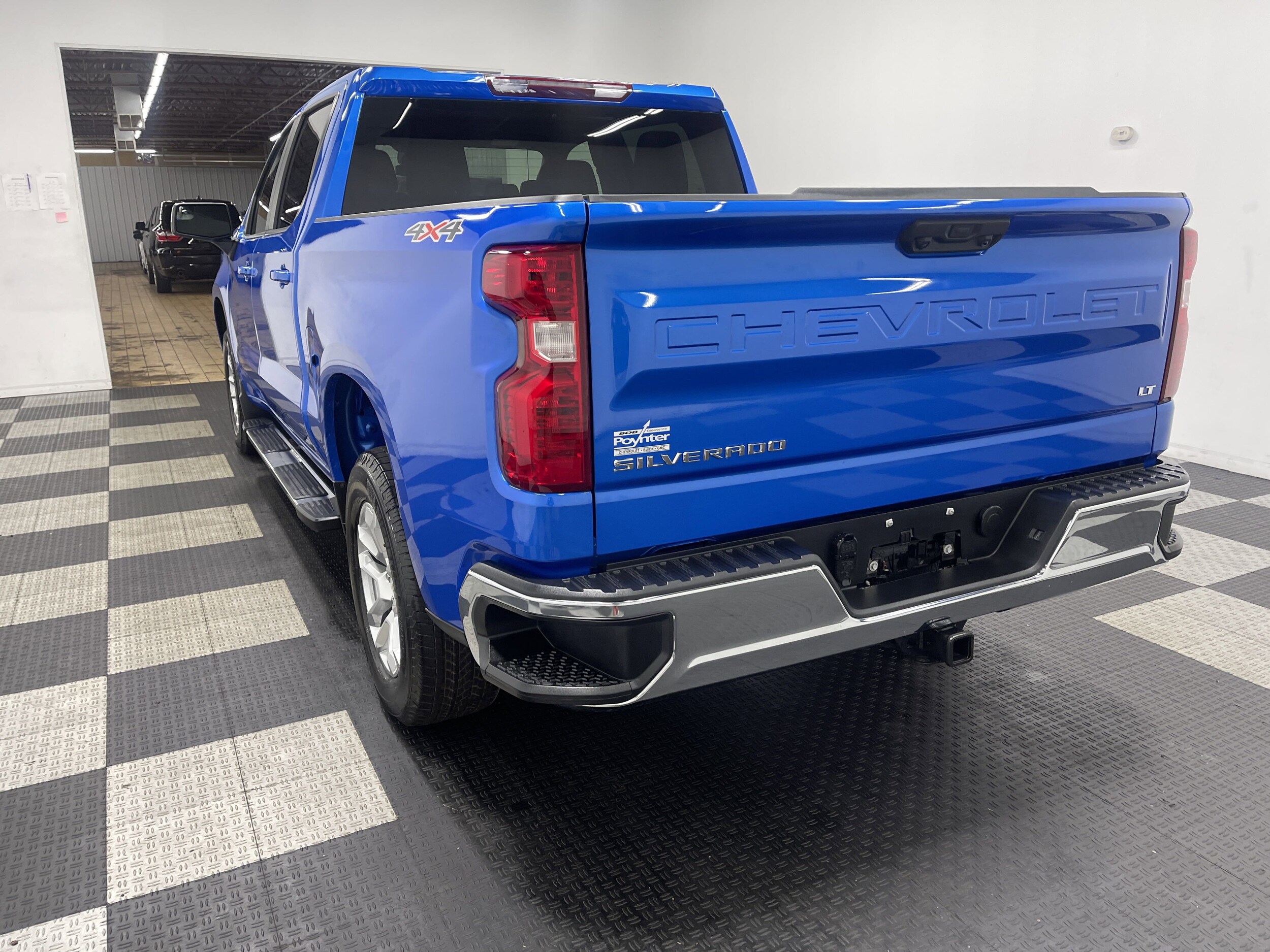 2025 Chevrolet Silverado 1500 LT photo 2