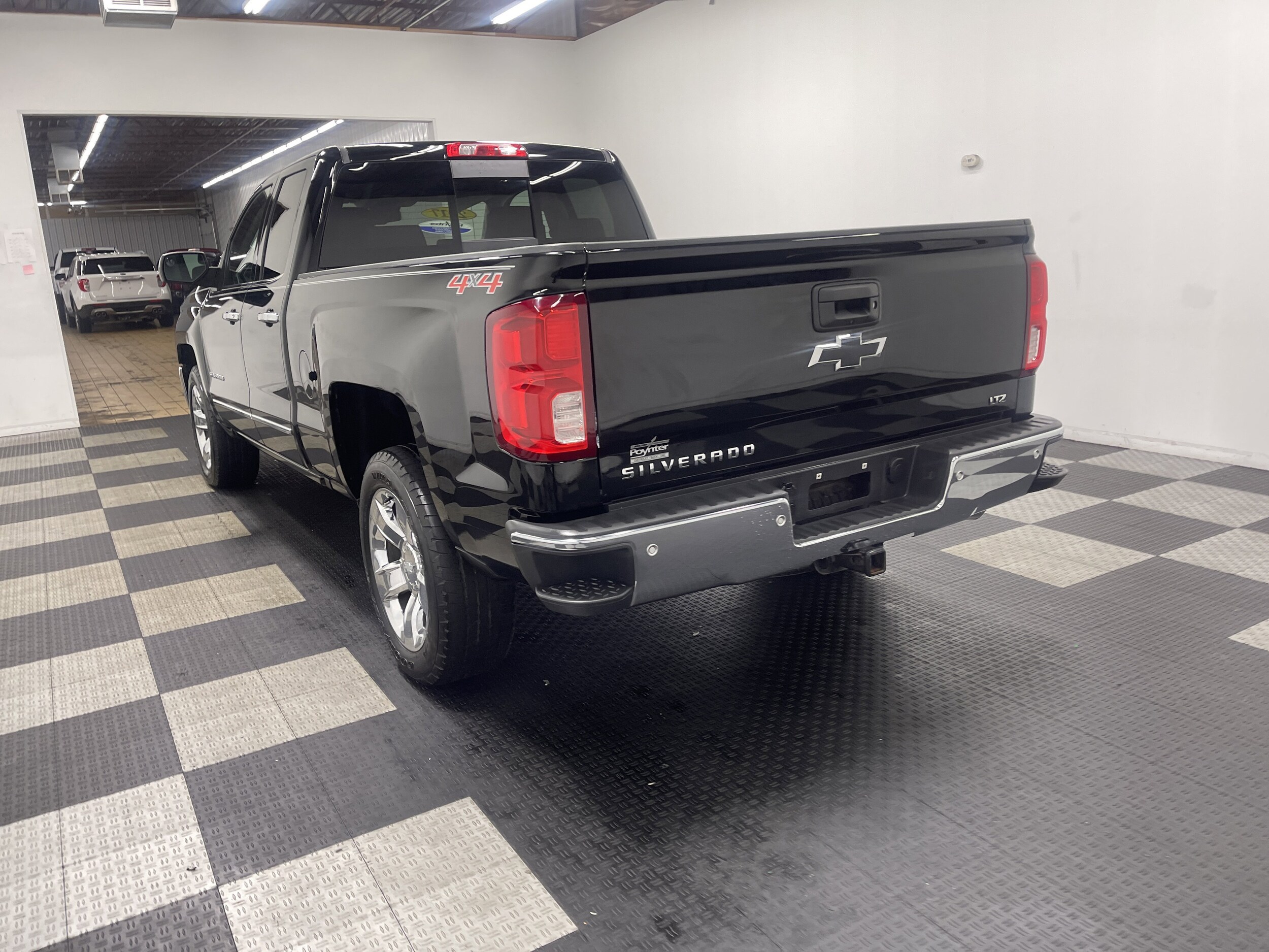 2017 Chevrolet Silverado 1500 LTZ photo 2