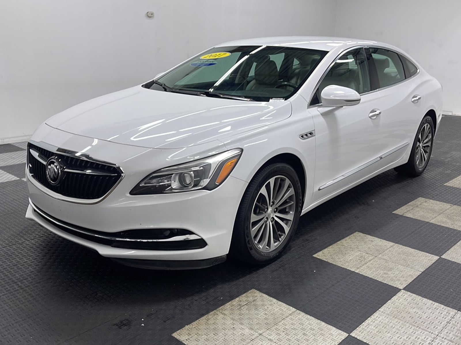 2017 Buick LaCrosse Preferred's photo