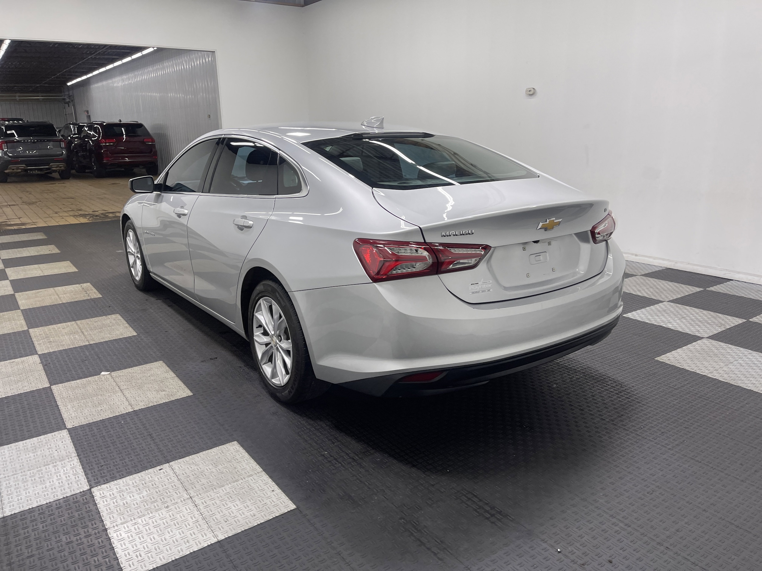 Used 2022 Chevrolet Malibu 1LT with VIN 1G1ZD5ST4NF137245 for sale in Seymour, IN