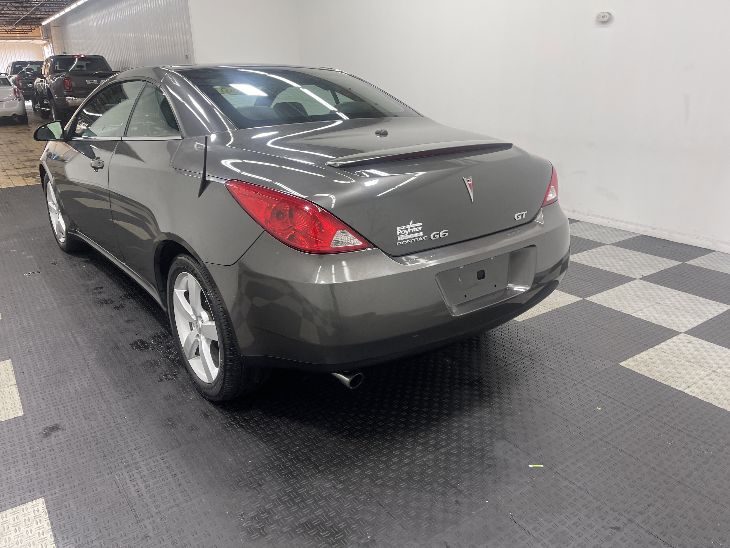 Used 2007 Pontiac G6 GT with VIN 1G2ZH36N274100905 for sale in Seymour, IN