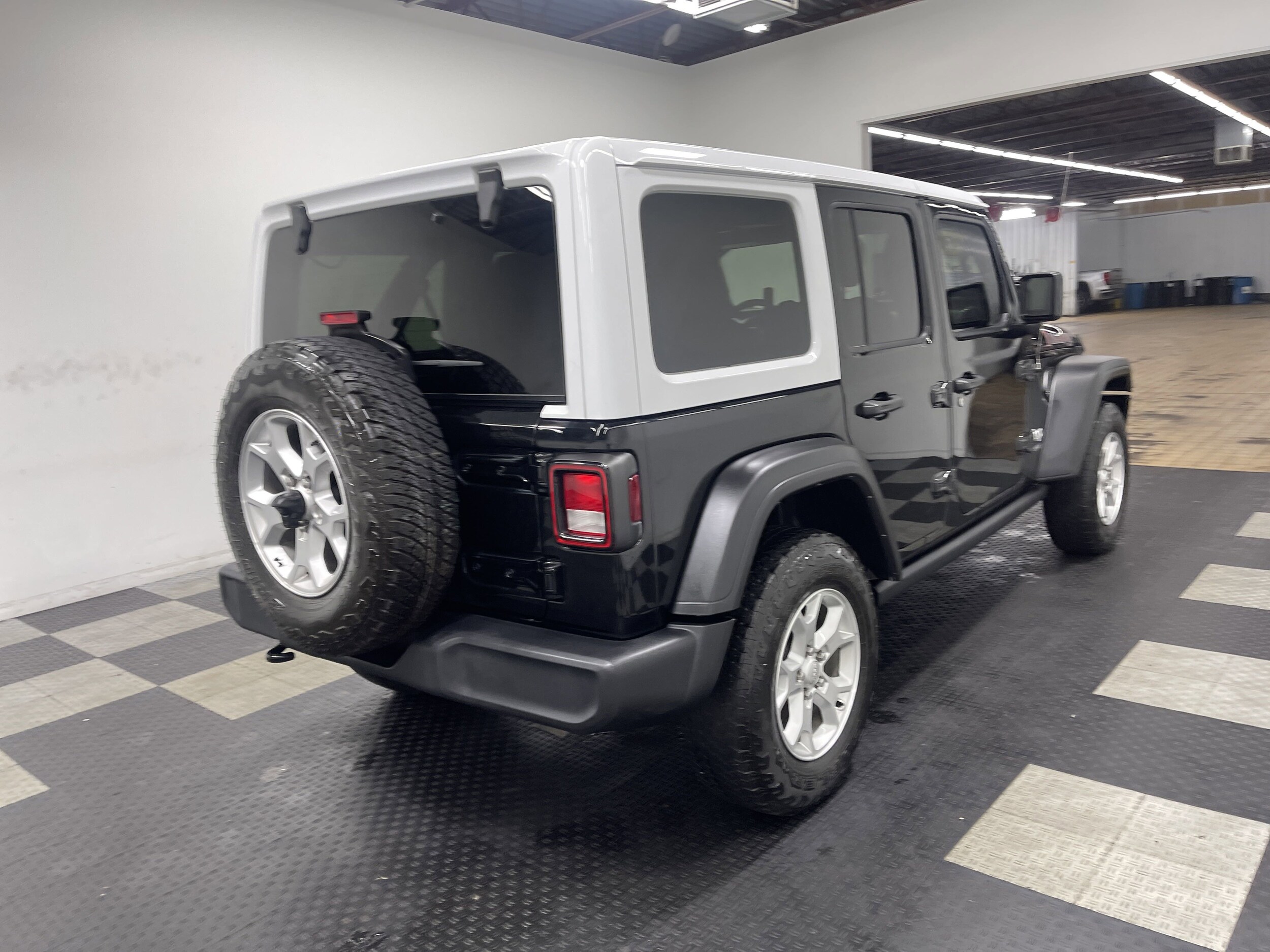 2021 Jeep Wrangler Unlimited Islander photo 3