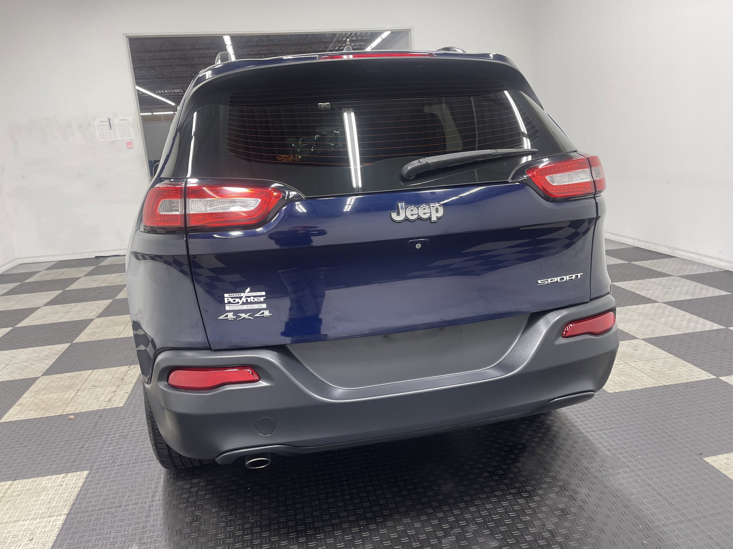 2016 Jeep Cherokee Sport photo 2