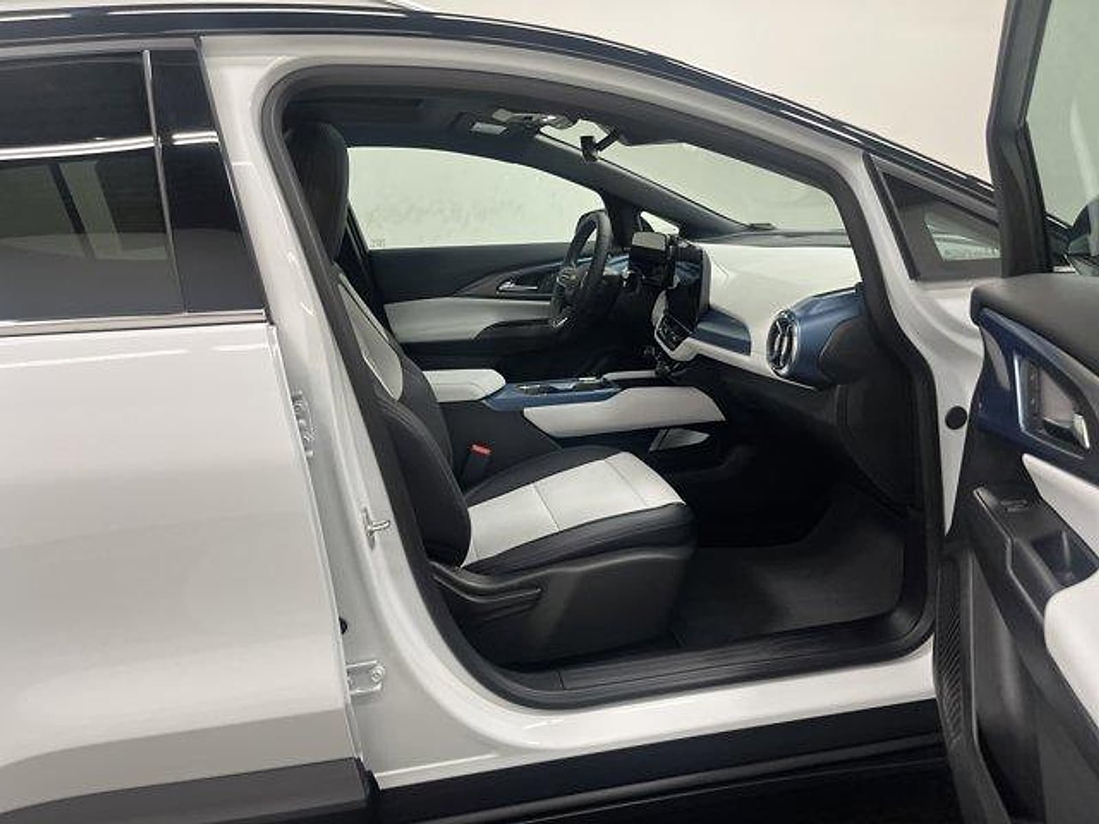 2026 Chevrolet Equinox EV 2LT - Photo 19