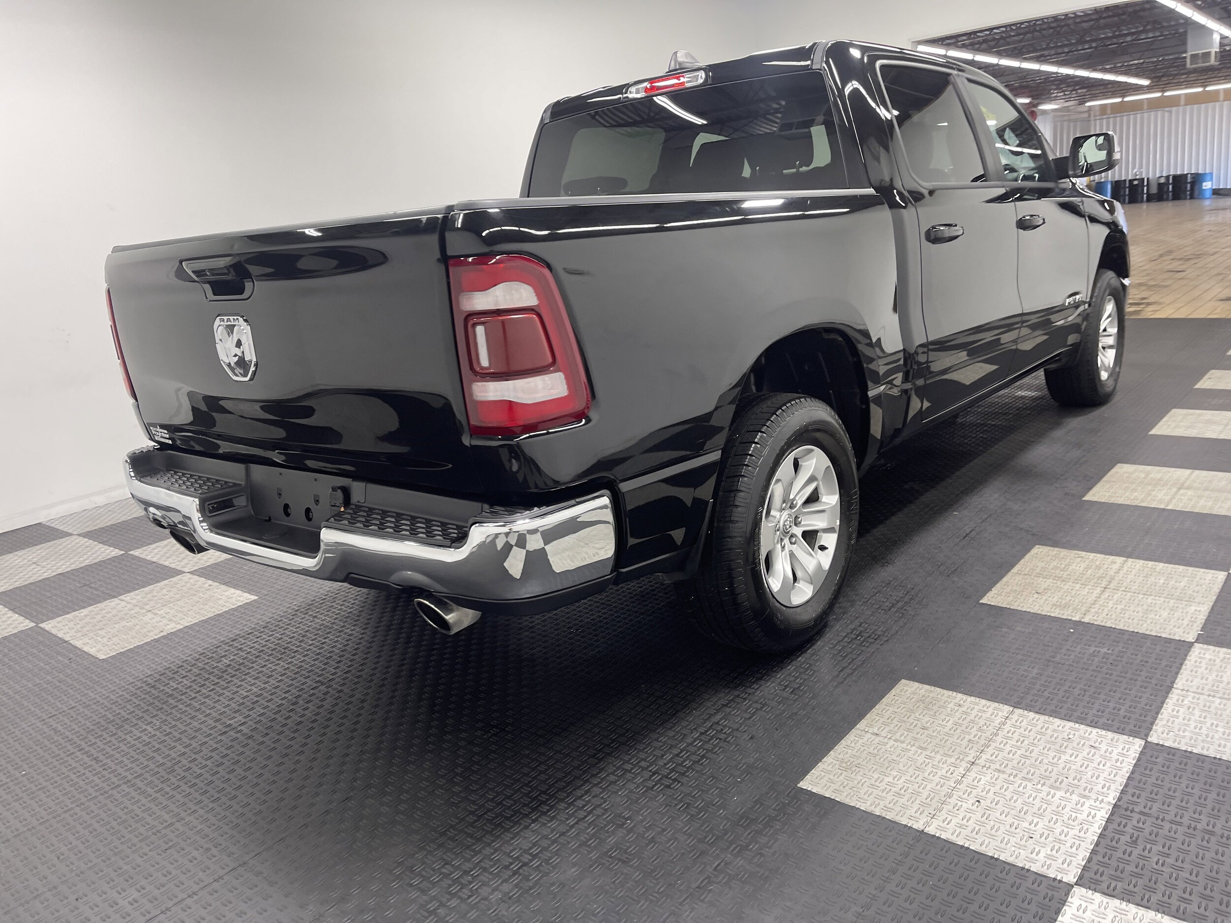 2024 Ram 1500 Laramie photo 3