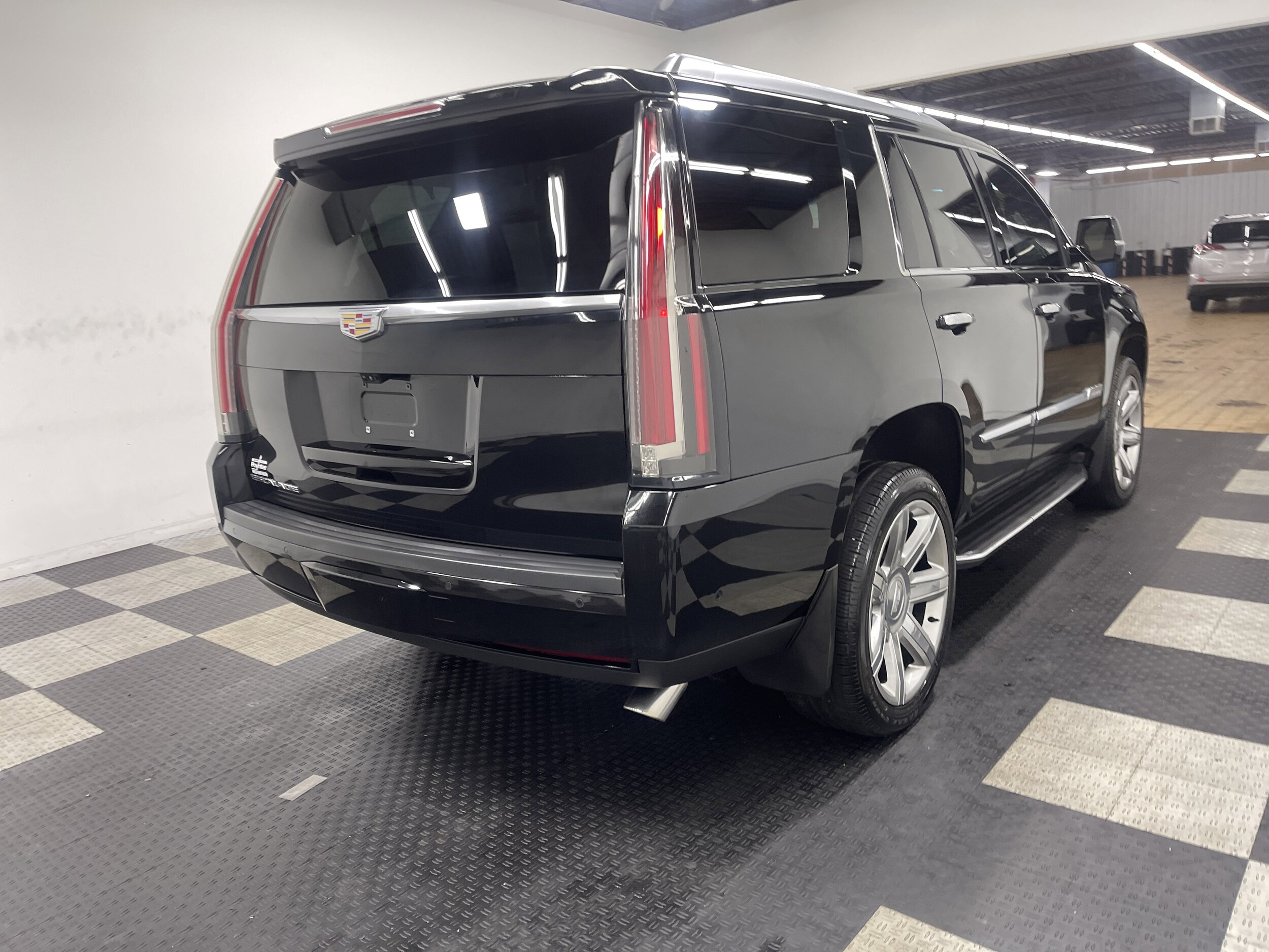 2020 Cadillac Escalade Luxury photo 2