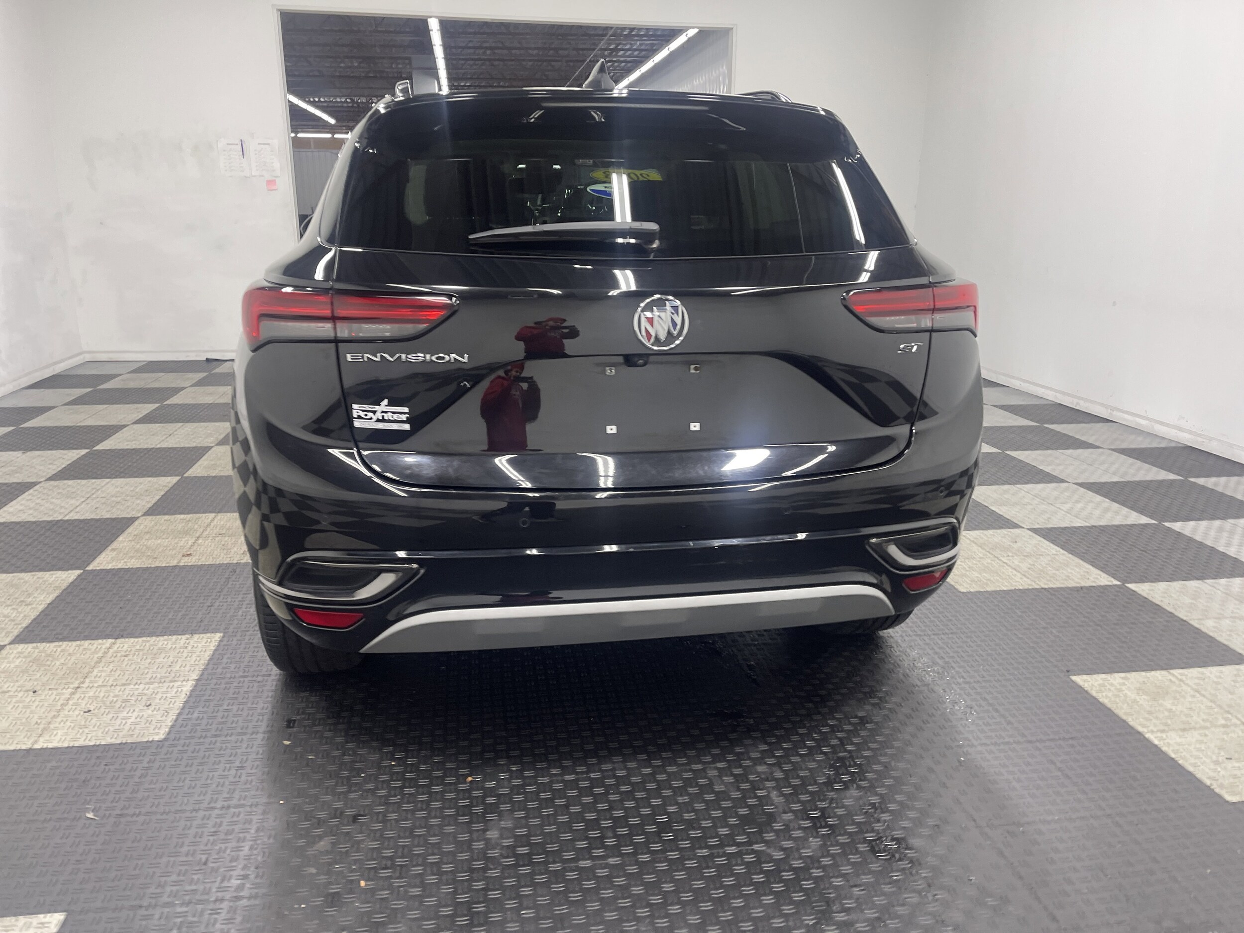 2023 Buick Envision Essence photo 3