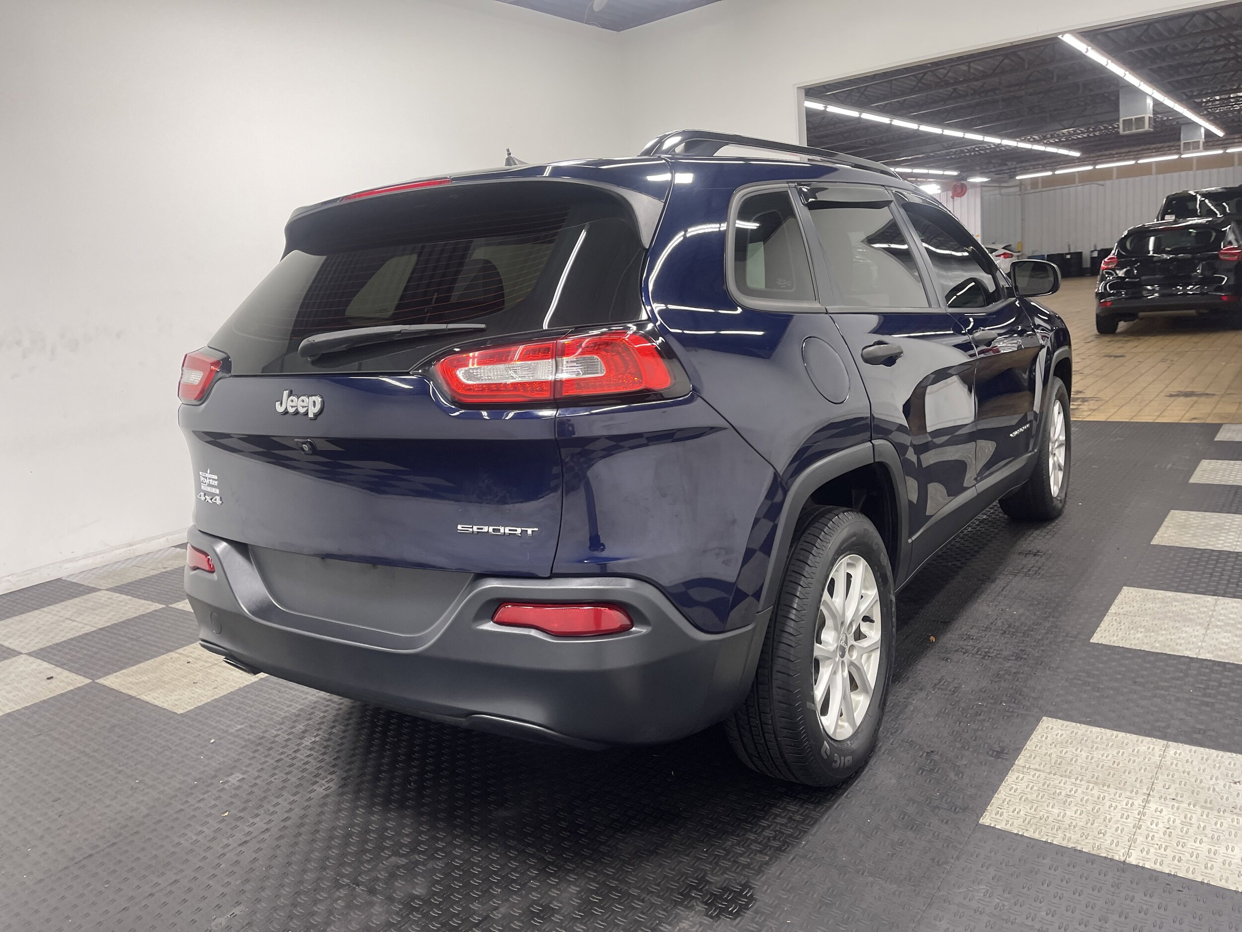 2016 Jeep Cherokee Sport photo 3