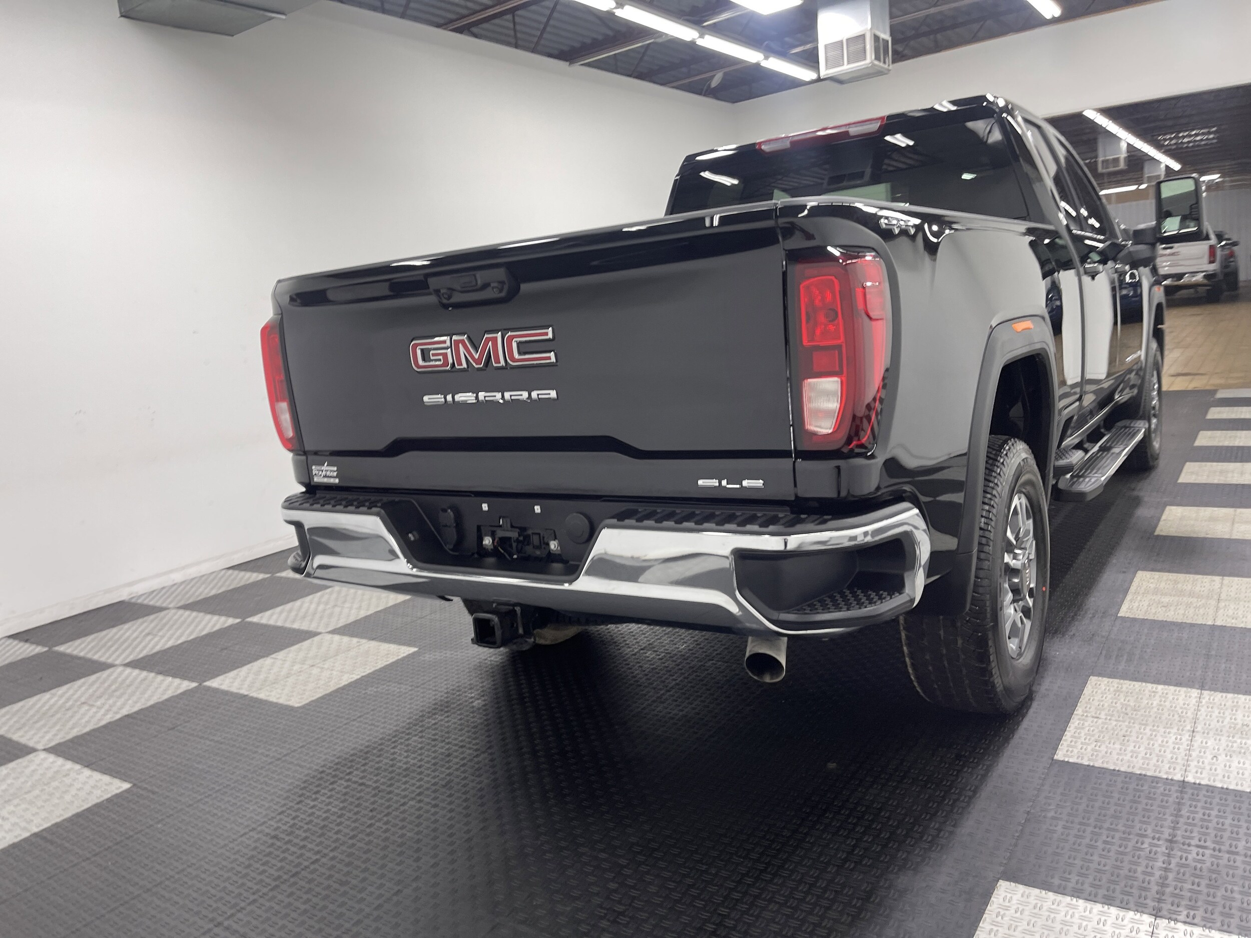 2026 Gmc Sierra 2500 HD SLE photo 3