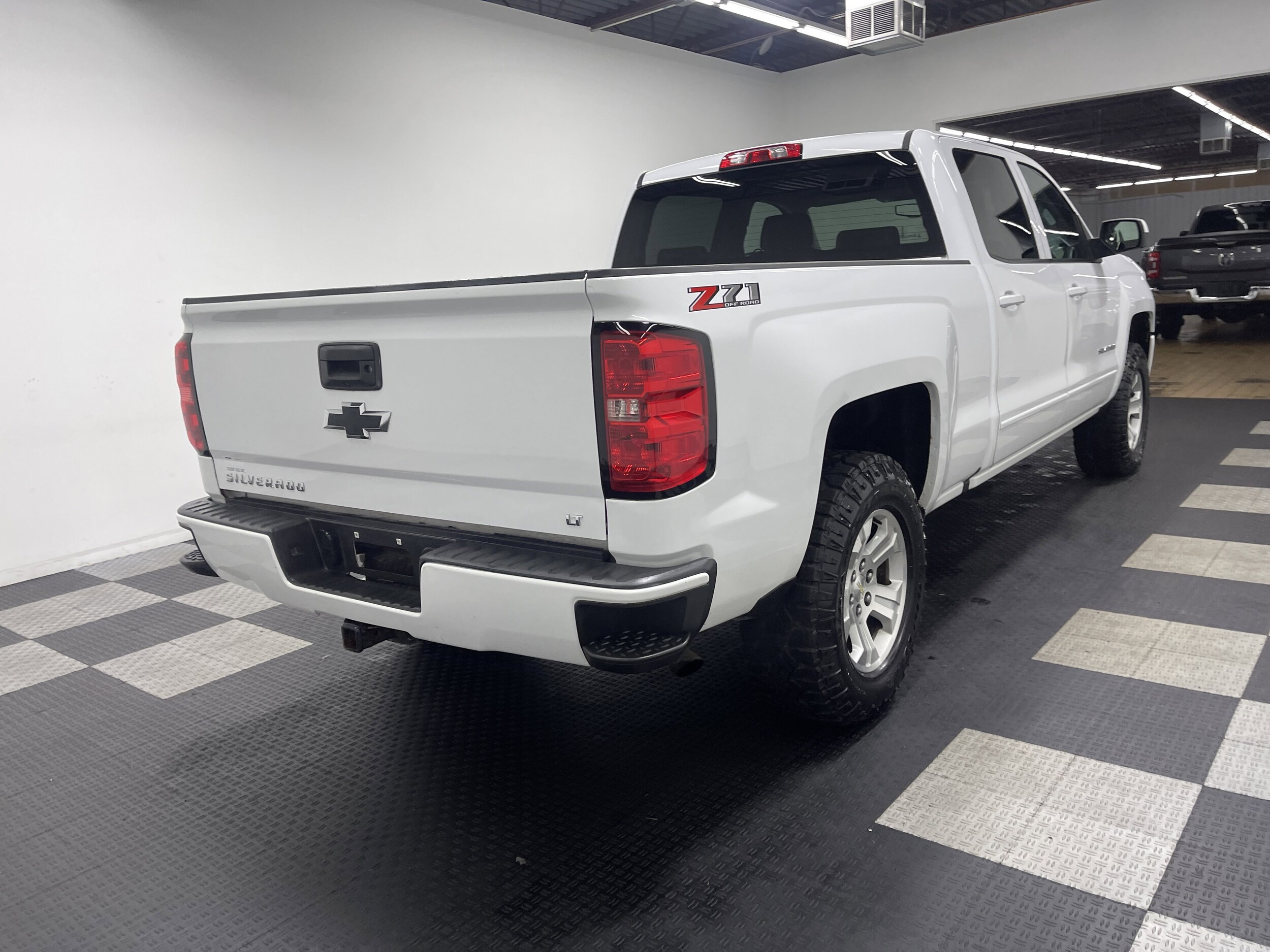 2018 Chevrolet Silverado 1500 LT photo 4