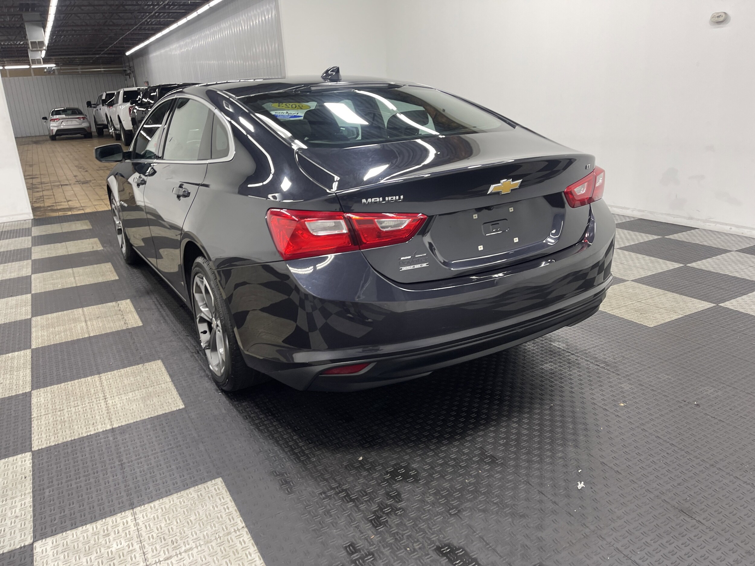 2023 Chevrolet Malibu 1LT photo 2