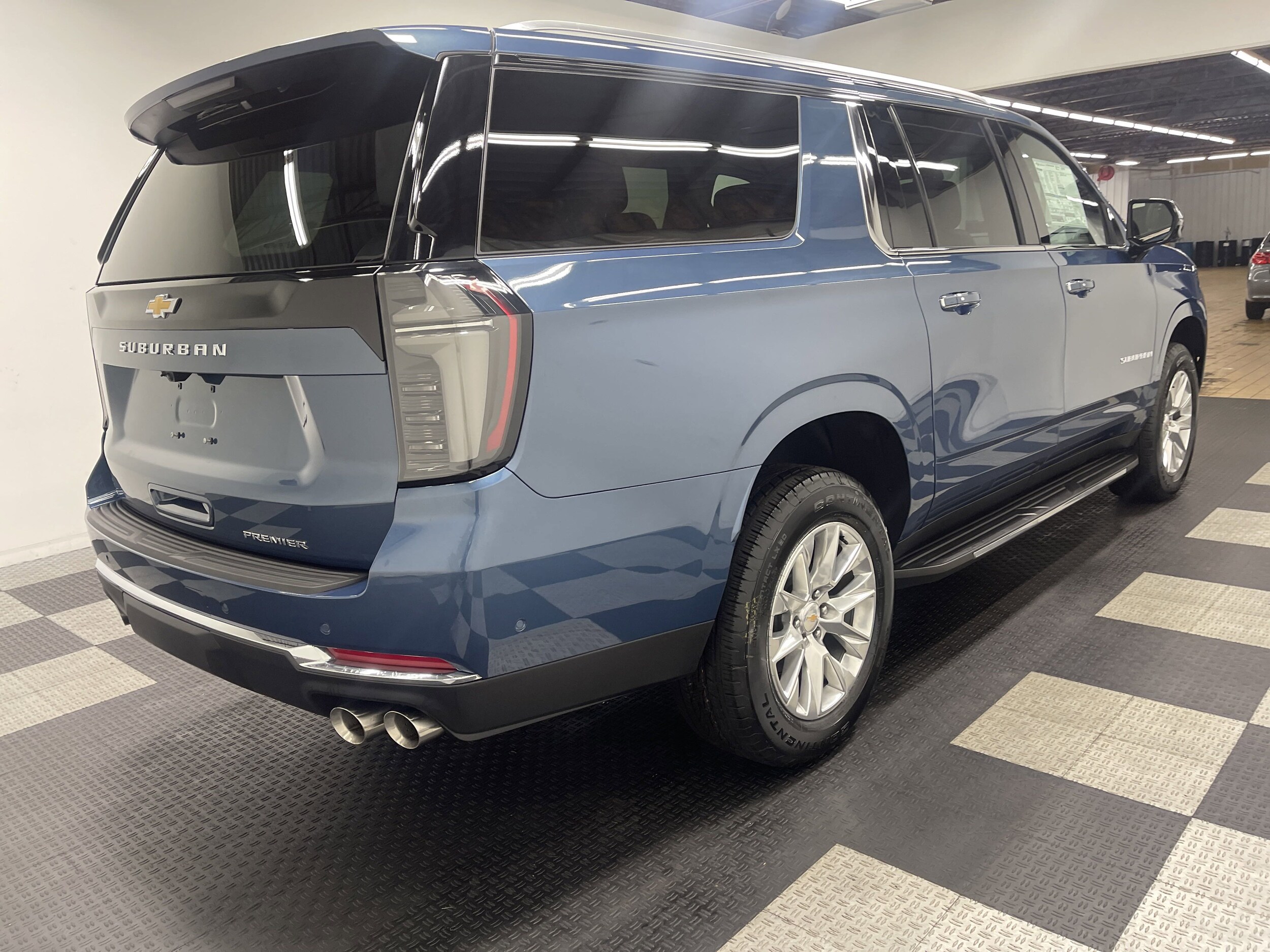 2025 Chevrolet Suburban Premier photo 4