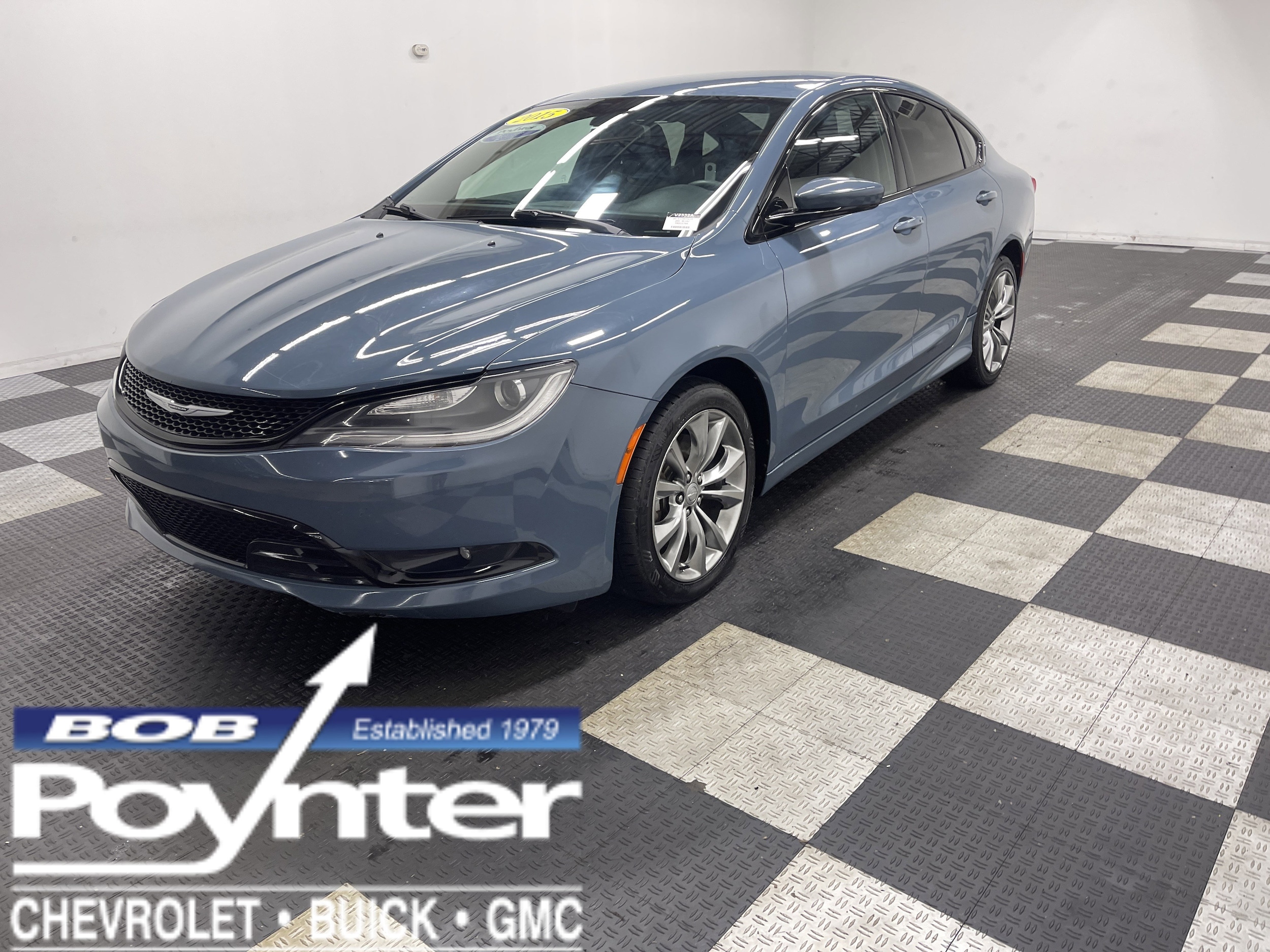 2015 Chrysler 200 S's photo
