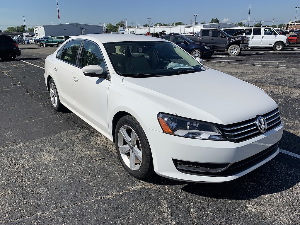Used 2014 Volkswagen Passat SE Sedan