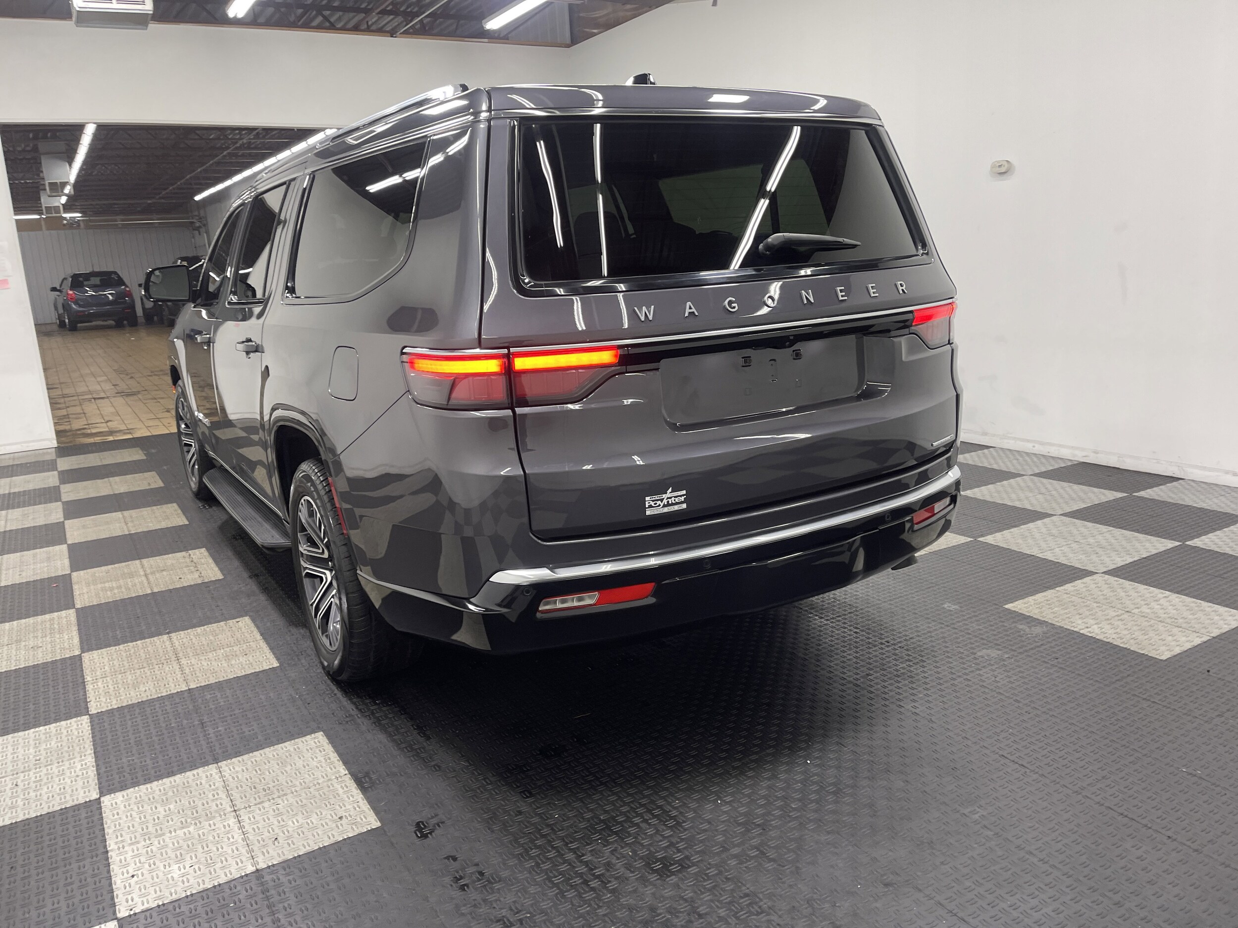 2024 Jeep Wagoneer L Series II photo 2