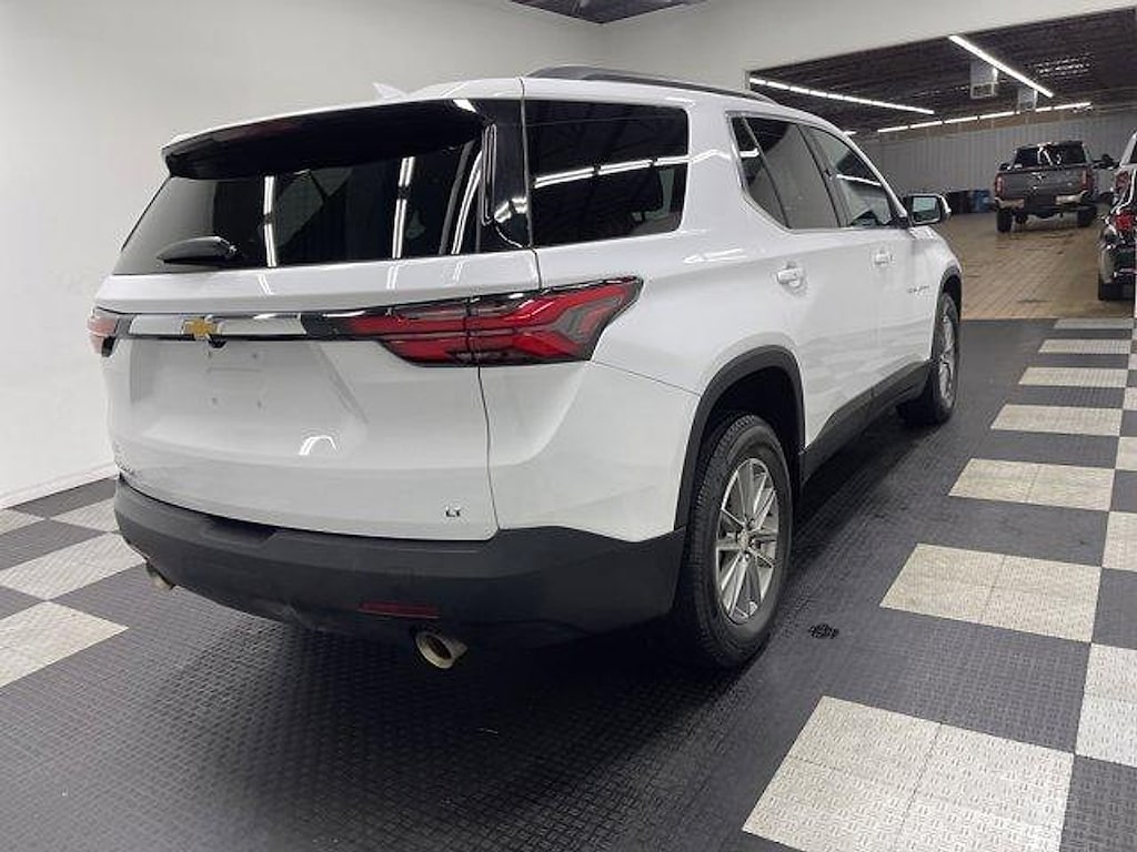 Used 2023 Chevrolet Traverse LT Cloth SUV
