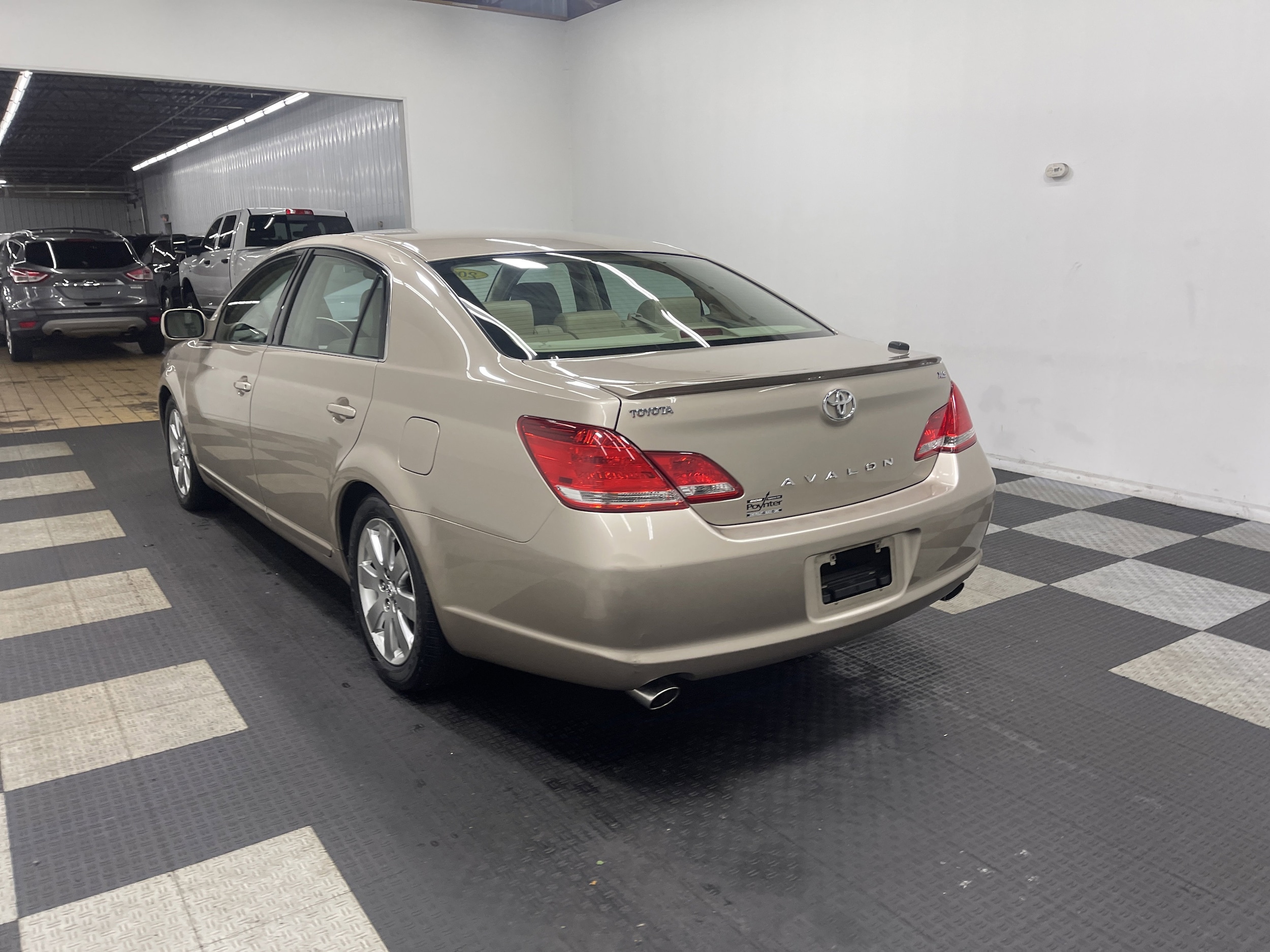 Used 2005 Toyota Avalon XL with VIN 4T1BK36B15U018256 for sale in Seymour, IN