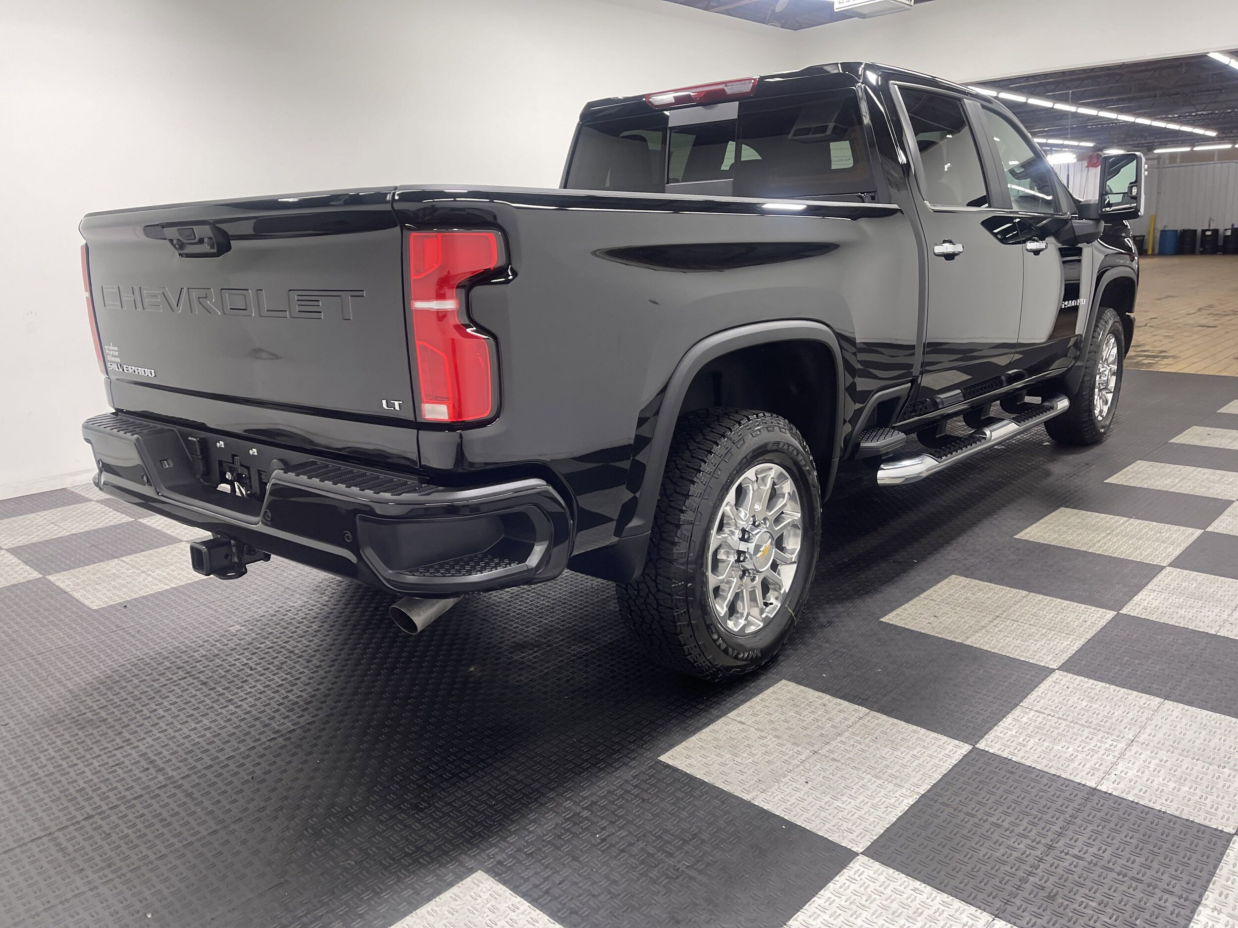 2025 Chevrolet Silverado 2500HD LT photo 2