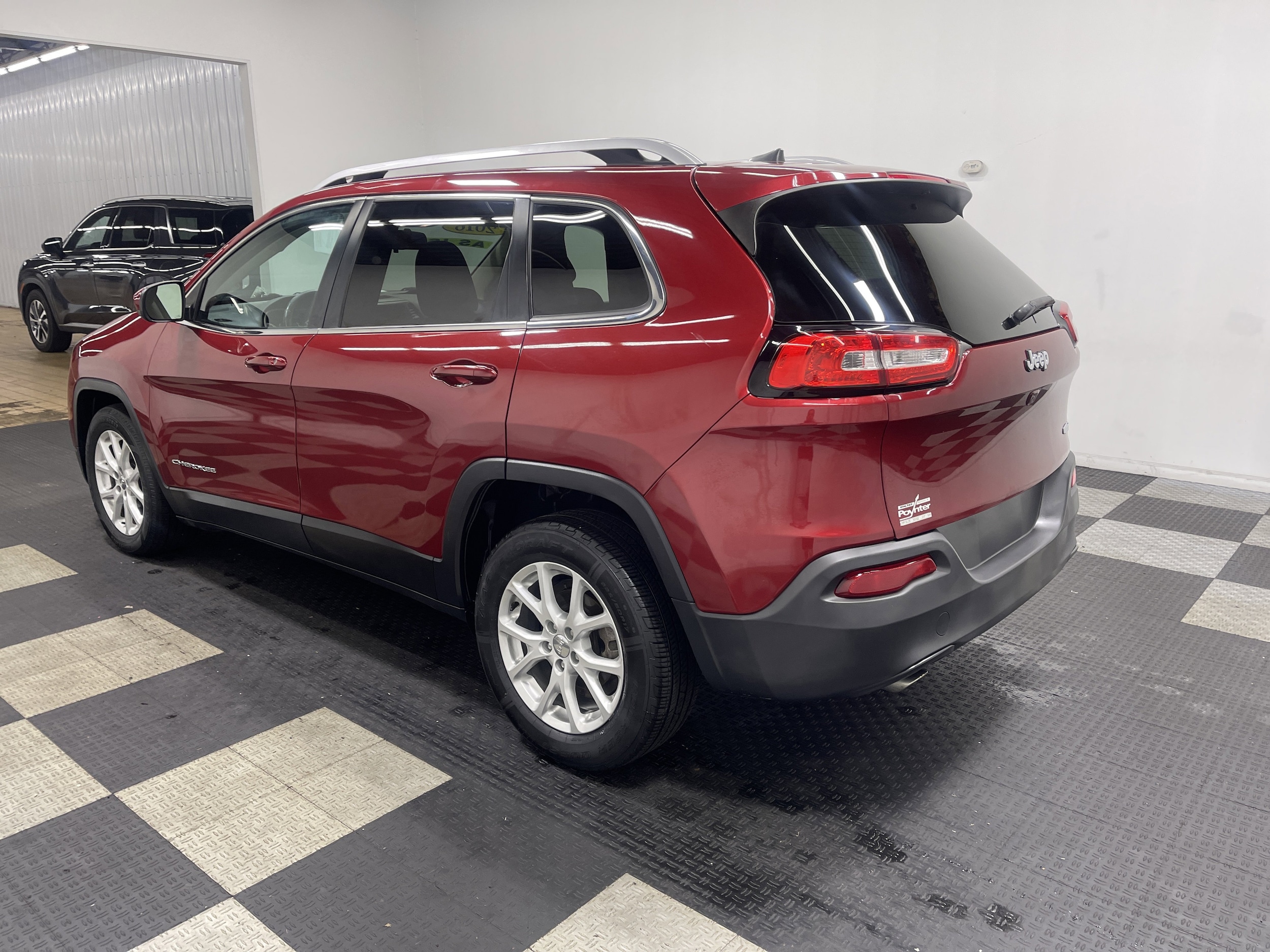 Used 2016 Jeep Cherokee Latitude with VIN 1C4PJLCB1GW264684 for sale in Seymour, IN