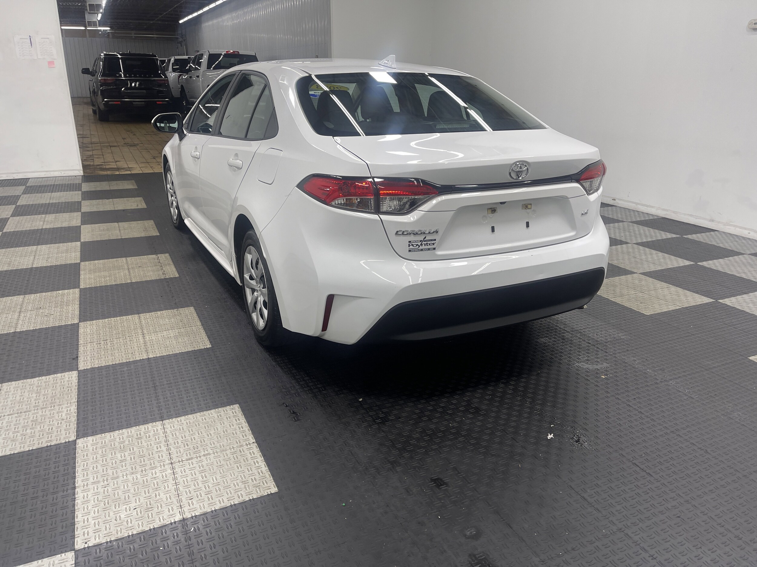 2023 Toyota Corolla LE photo 2