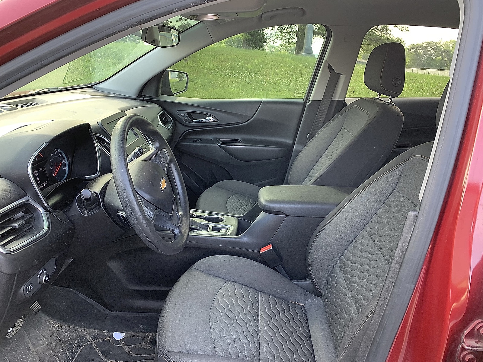Used 2018 Chevrolet Equinox LT with VIN 2GNAXJEV8J6322928 for sale in Seymour, IN