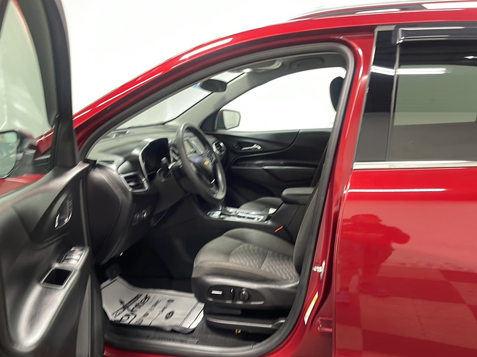 Used 2019 Chevrolet Equinox LT with VIN 2GNAXVEX8K6151155 for sale in Seymour, IN