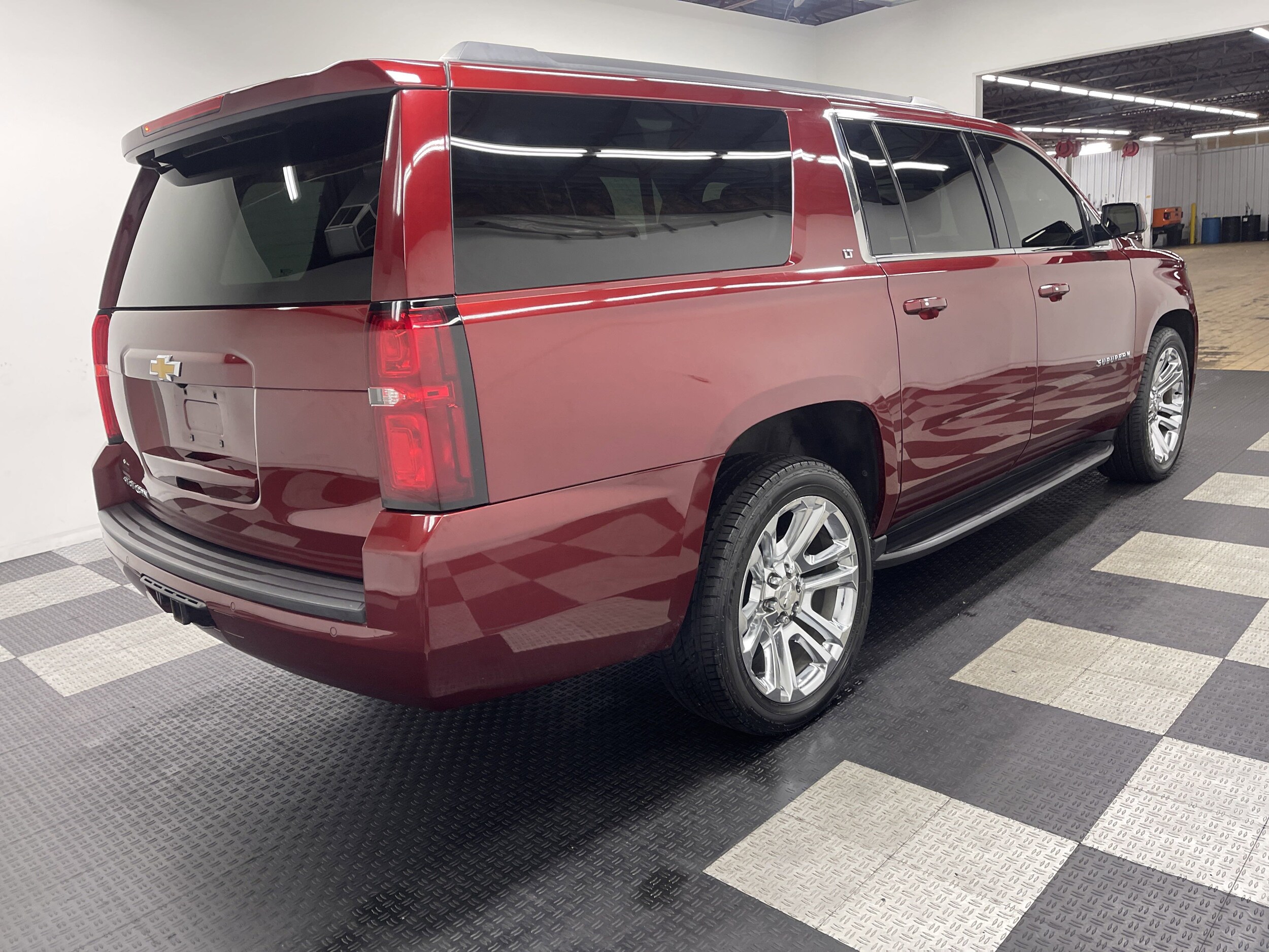2020 Chevrolet Suburban LT photo 4